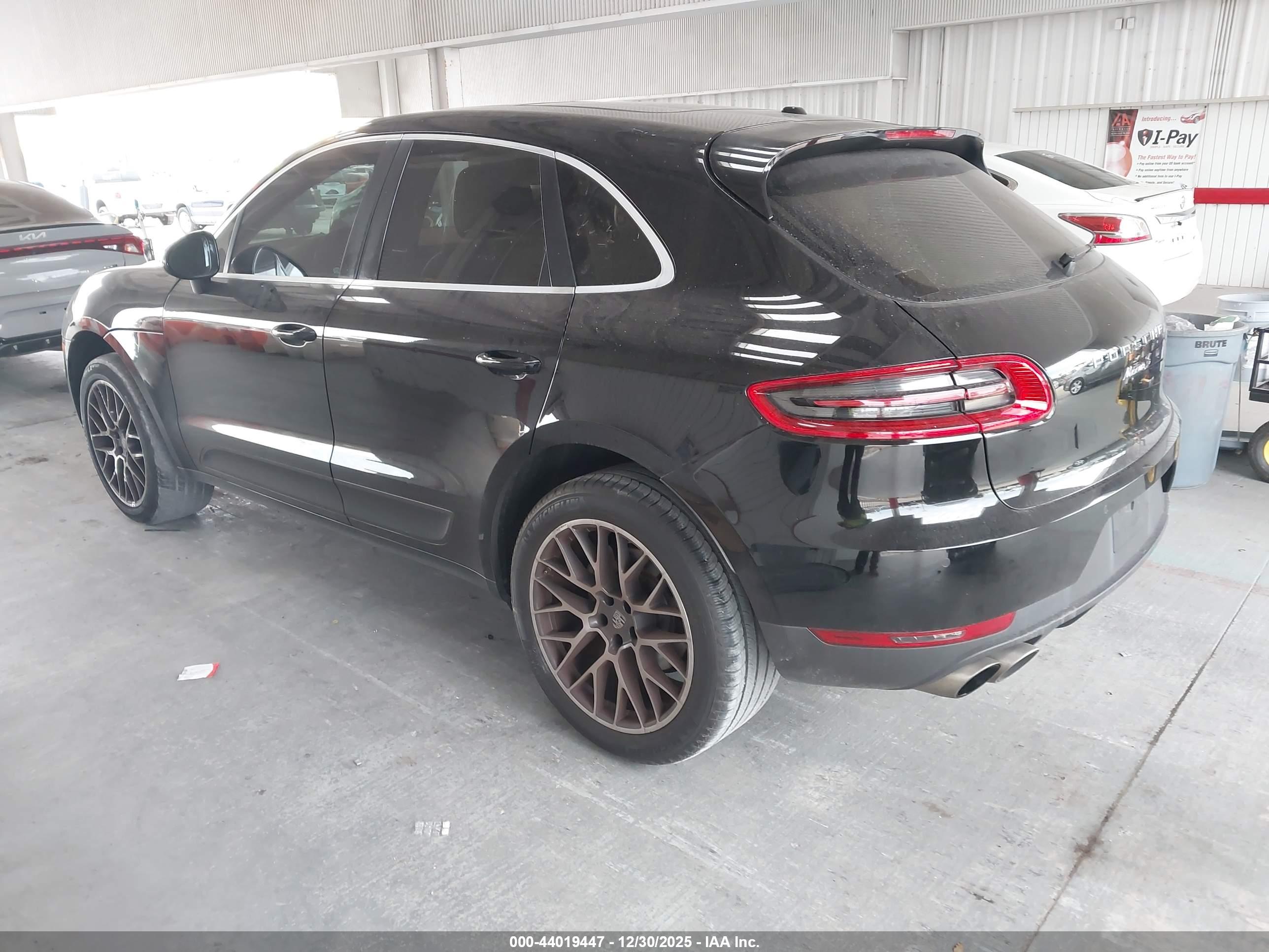 PORSCHE MACAN image 3