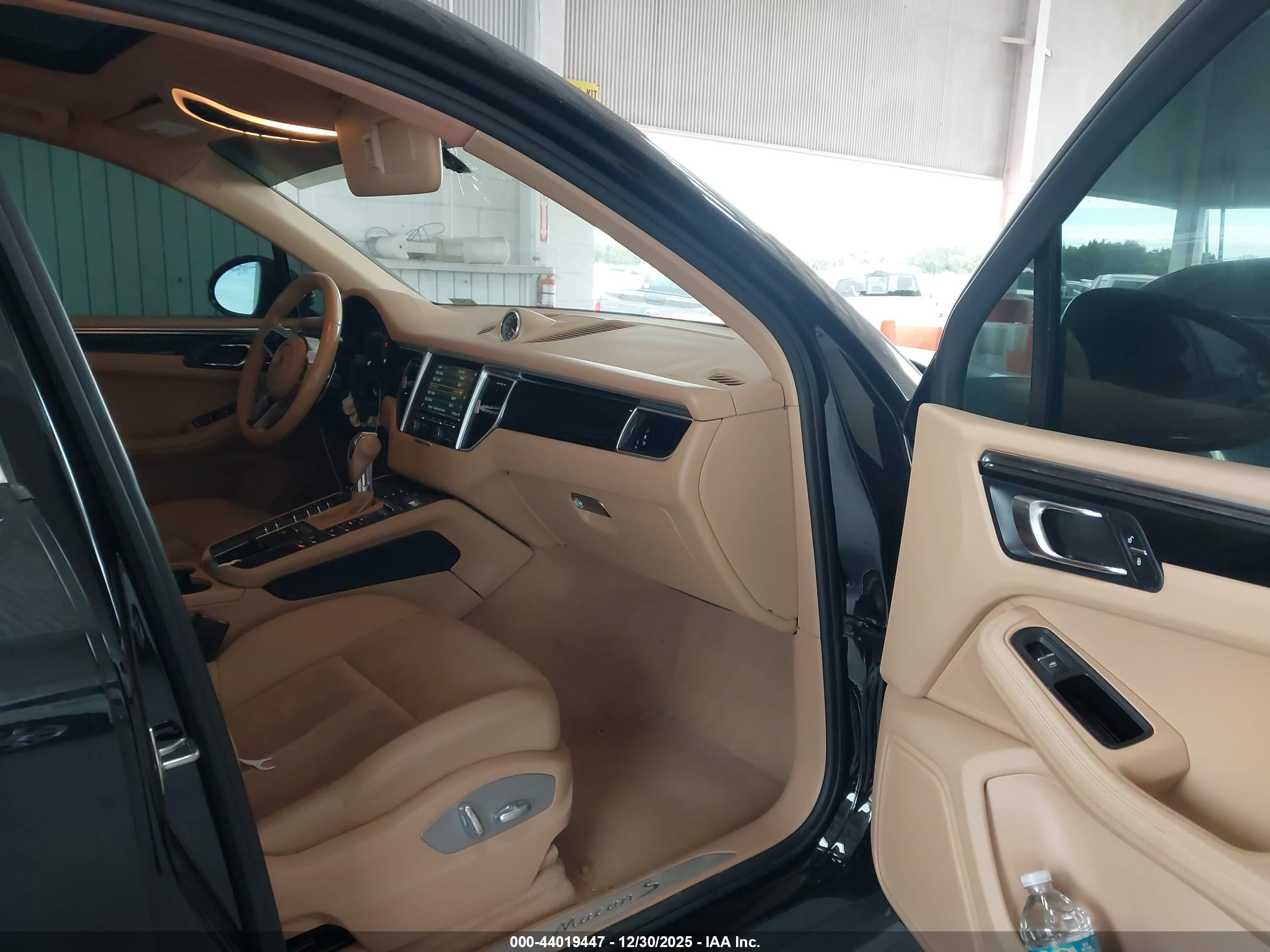 PORSCHE MACAN image 5