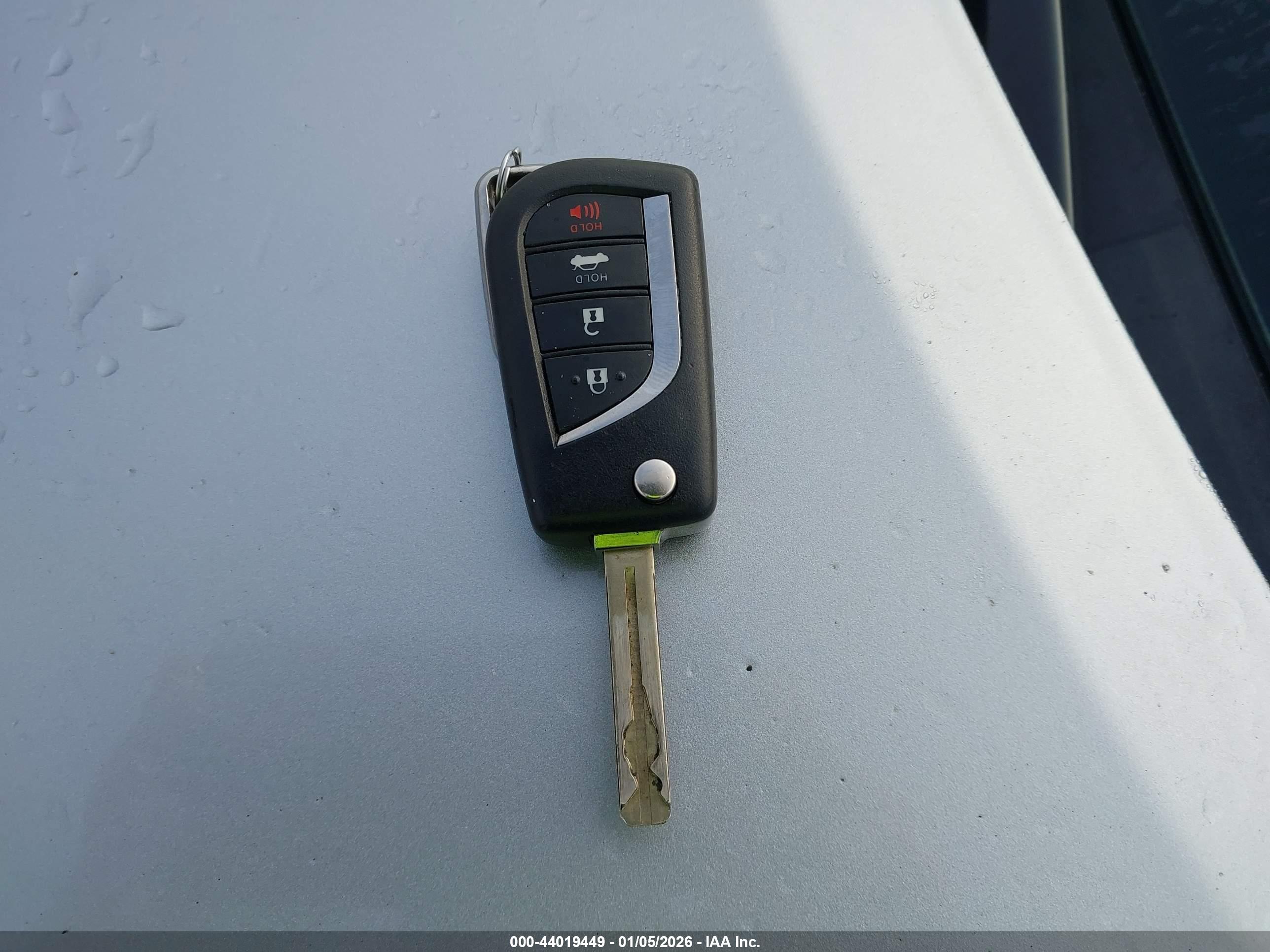 TOYOTA CAMRY image 11