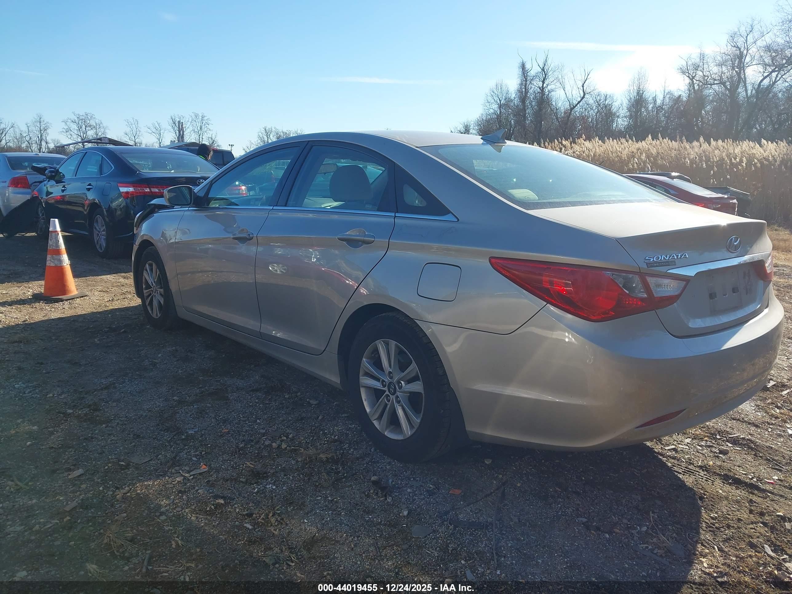 HYUNDAI SONATA image 3