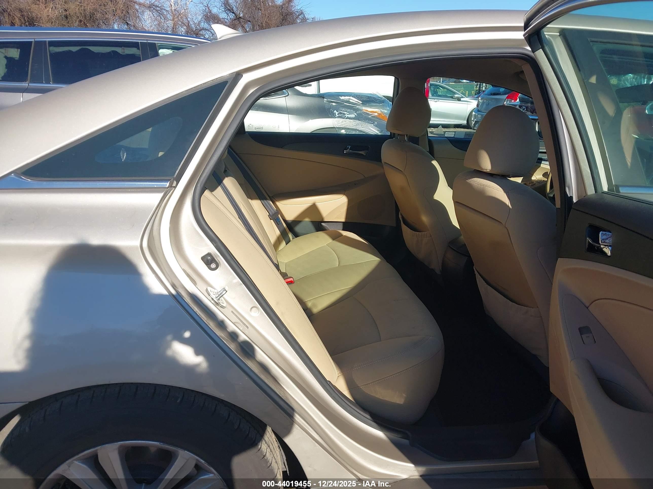 HYUNDAI SONATA image 8