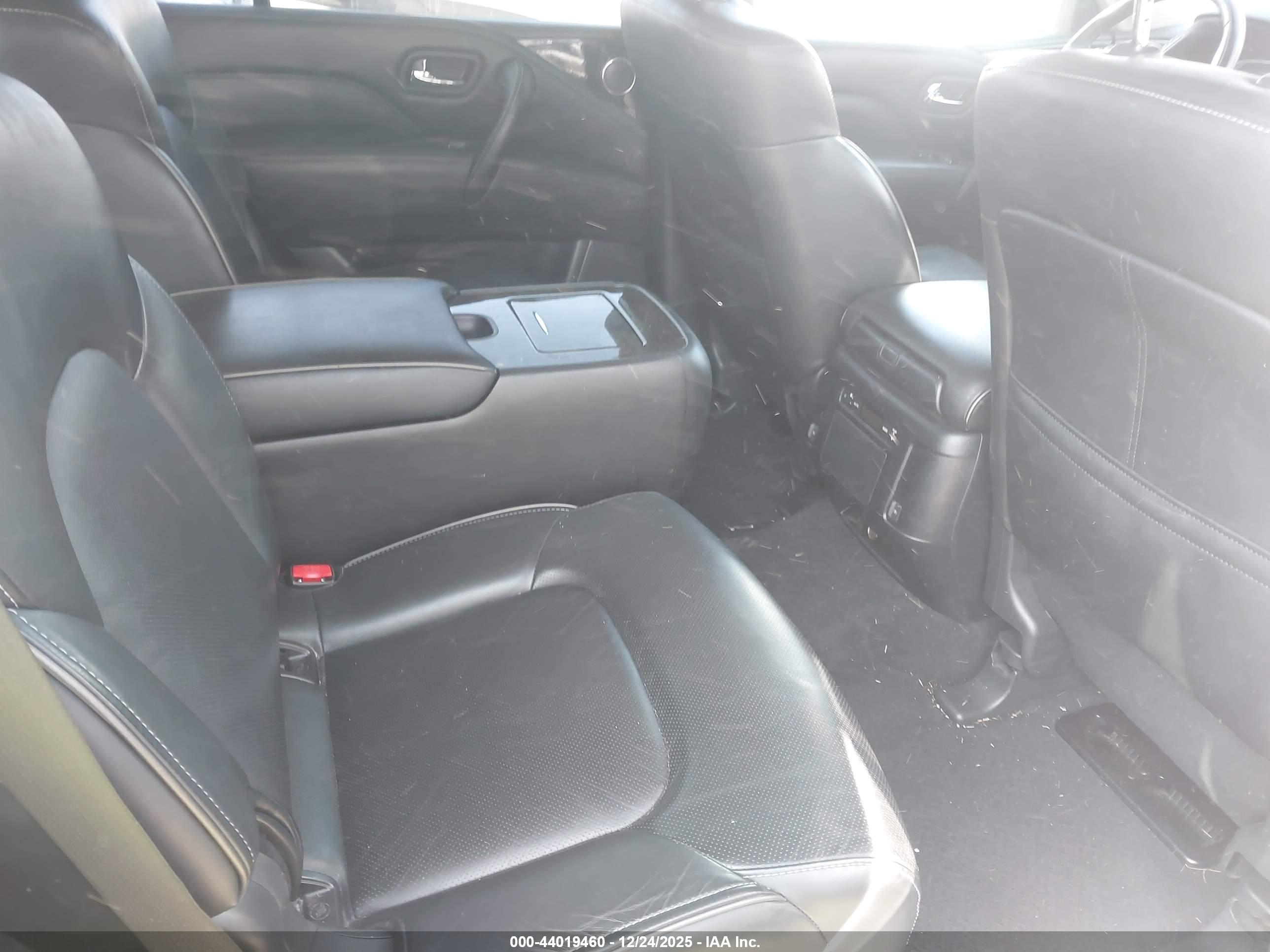 INFINITI QX80 image 8