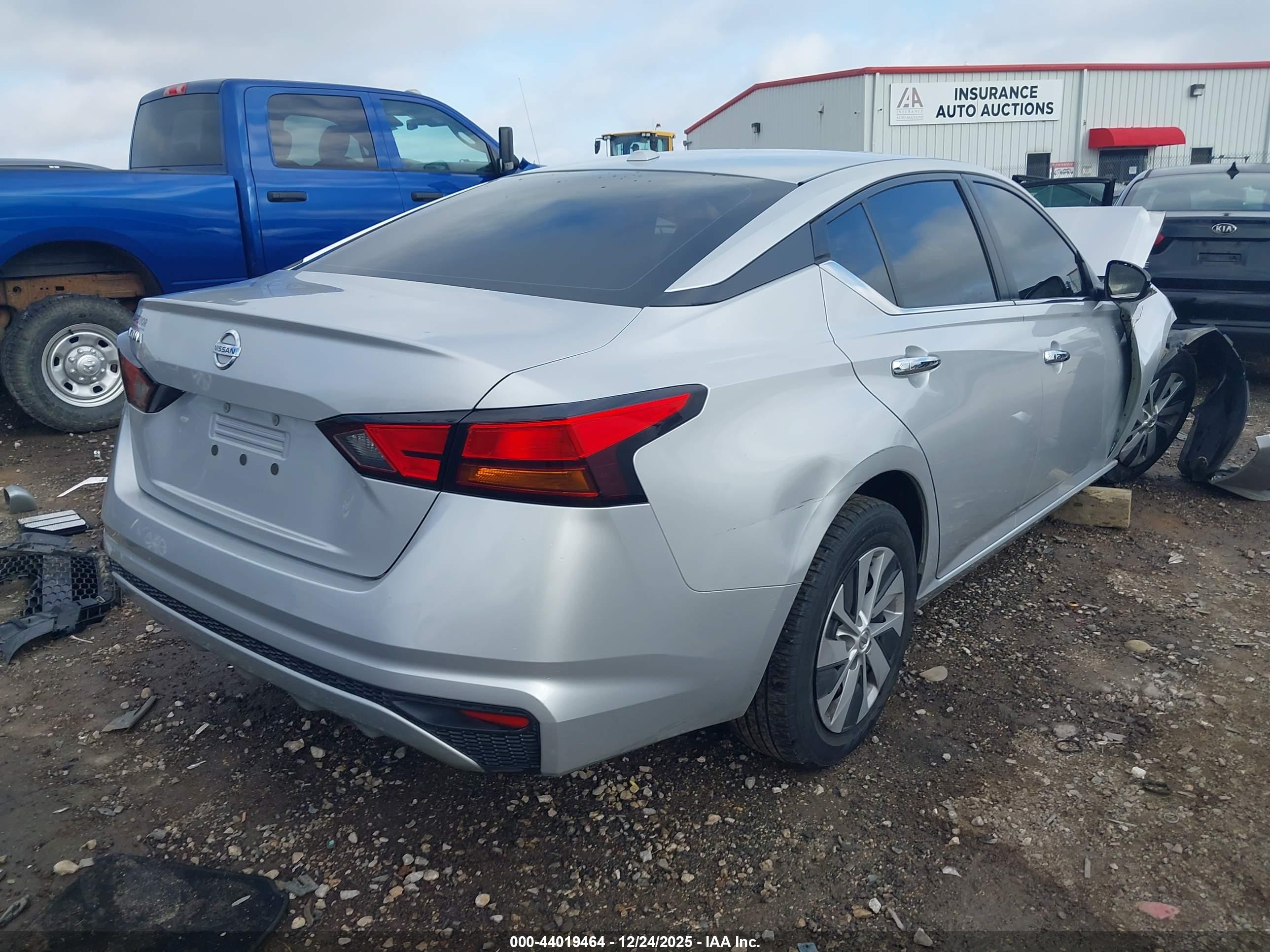 NISSAN ALTIMA image 4