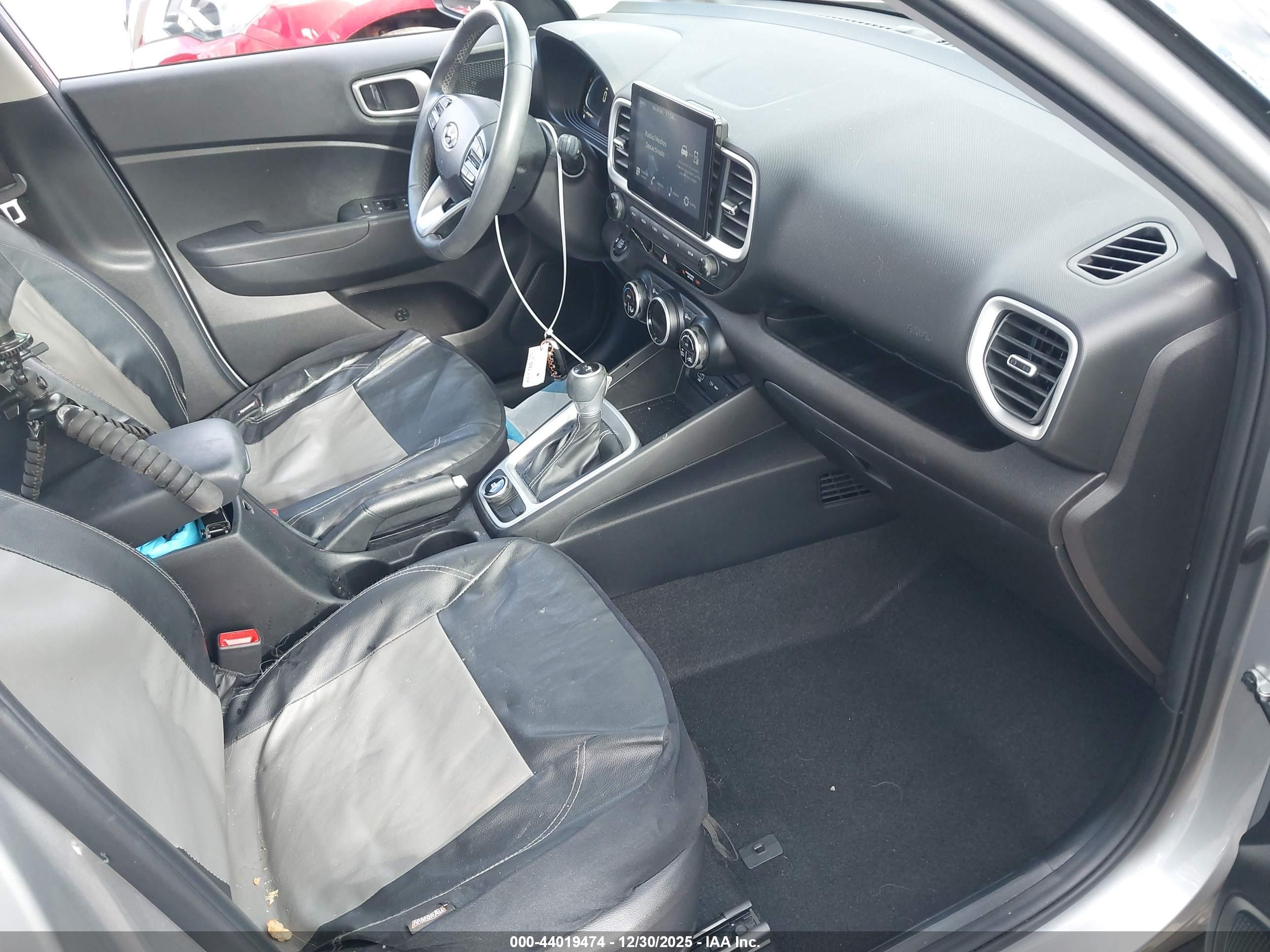 HYUNDAI VENUE image 5