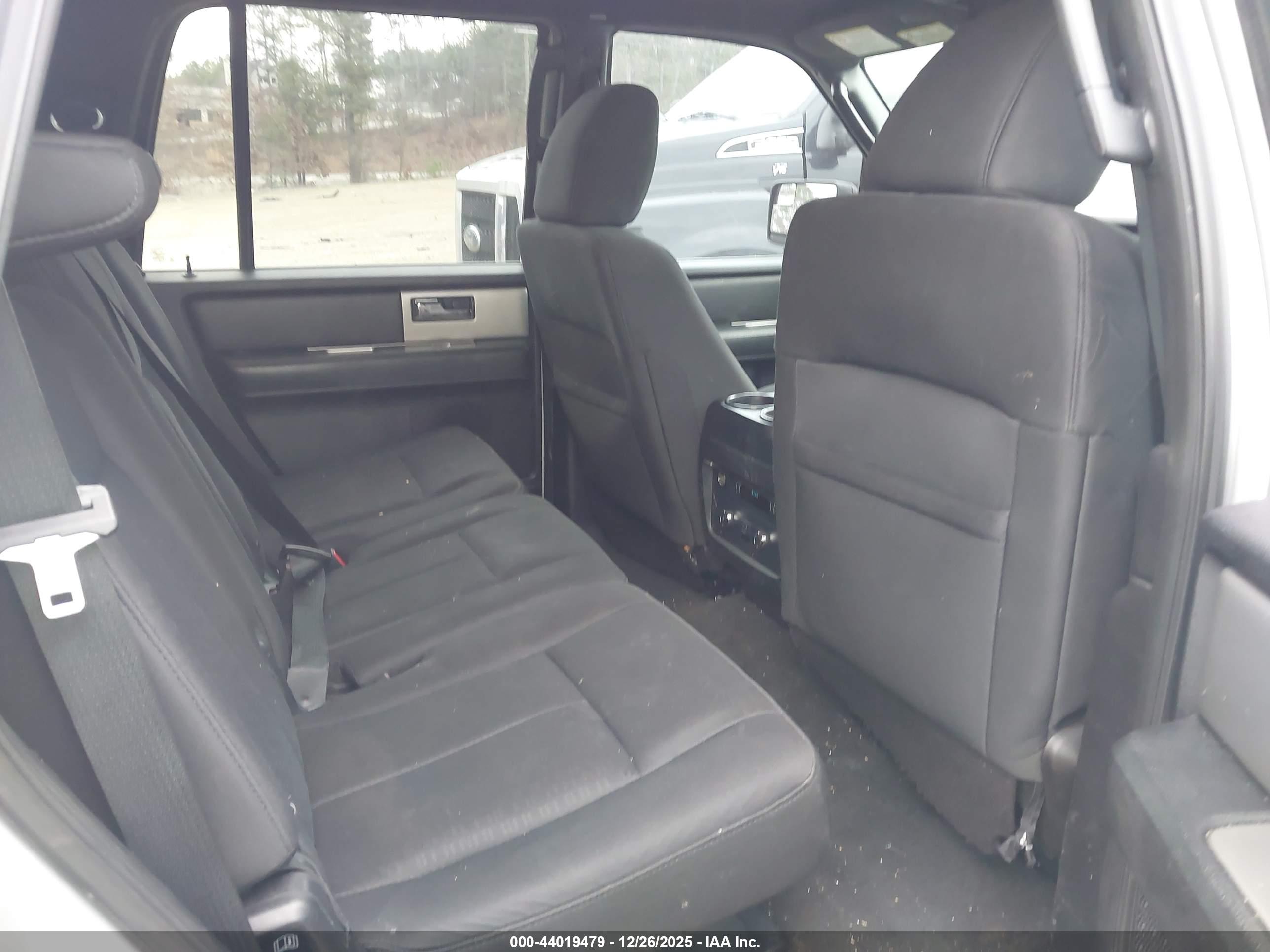 FORD EXPEDITION image 8