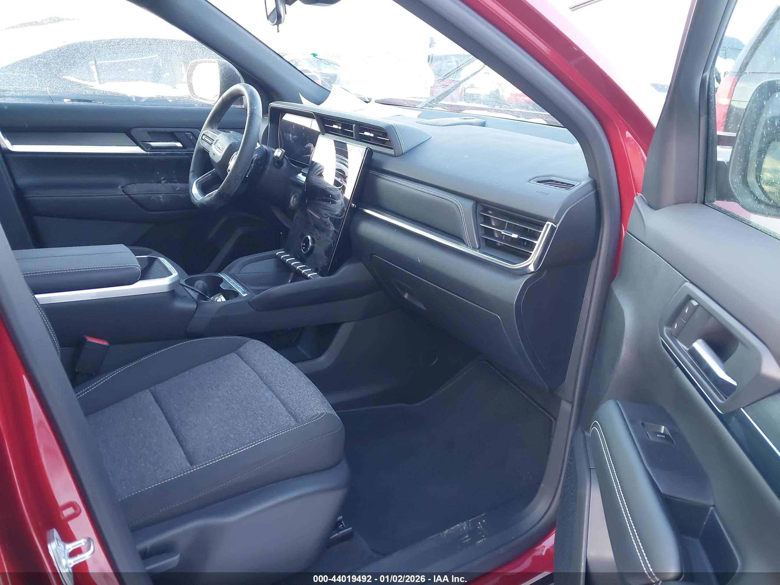 GMC TERRAIN image 5