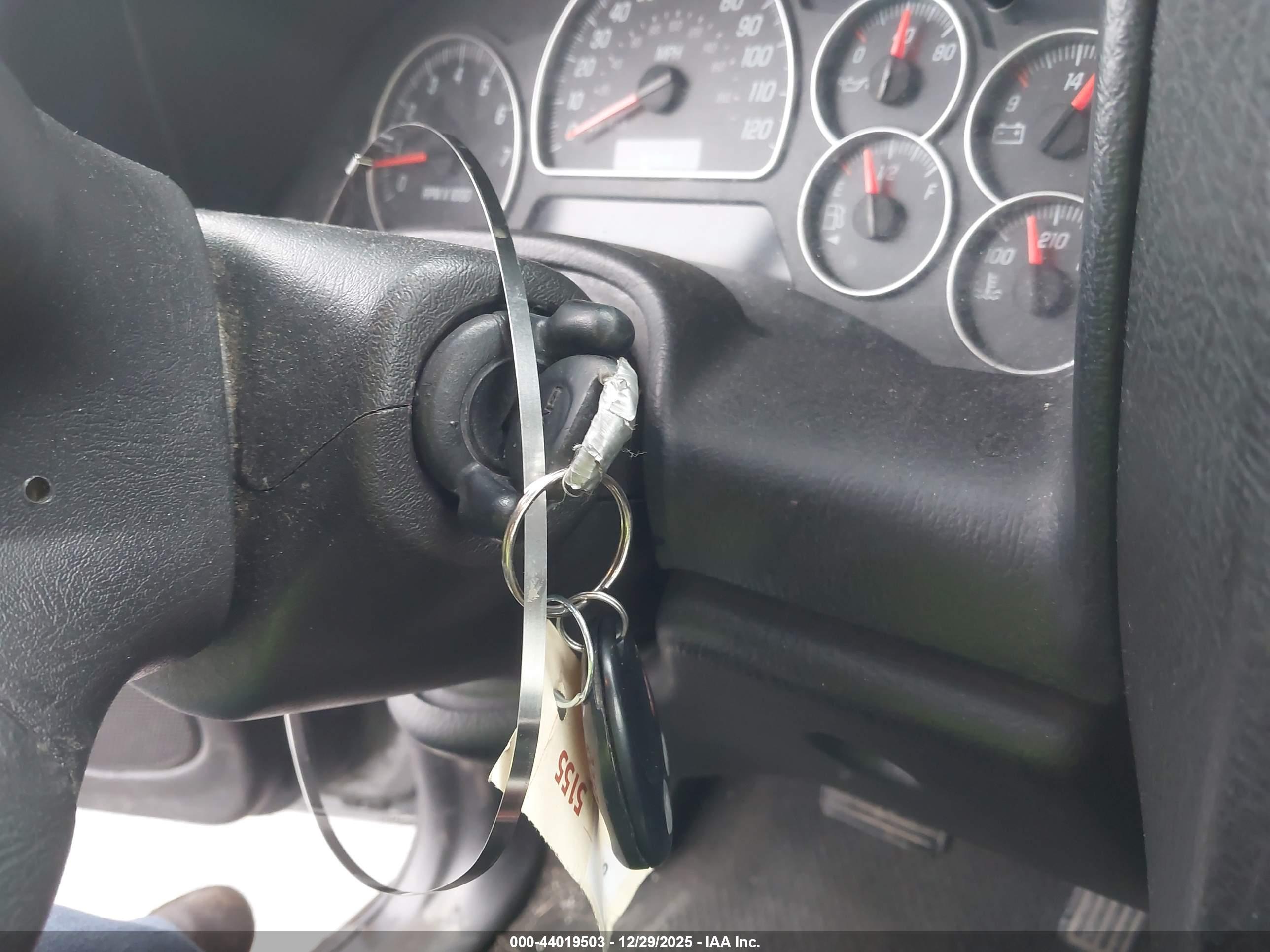 GMC ENVOY image 11