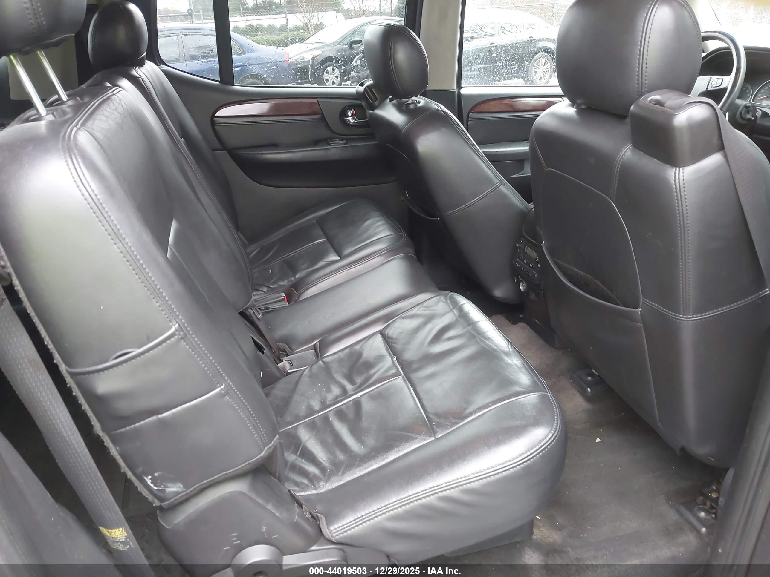 GMC ENVOY image 8