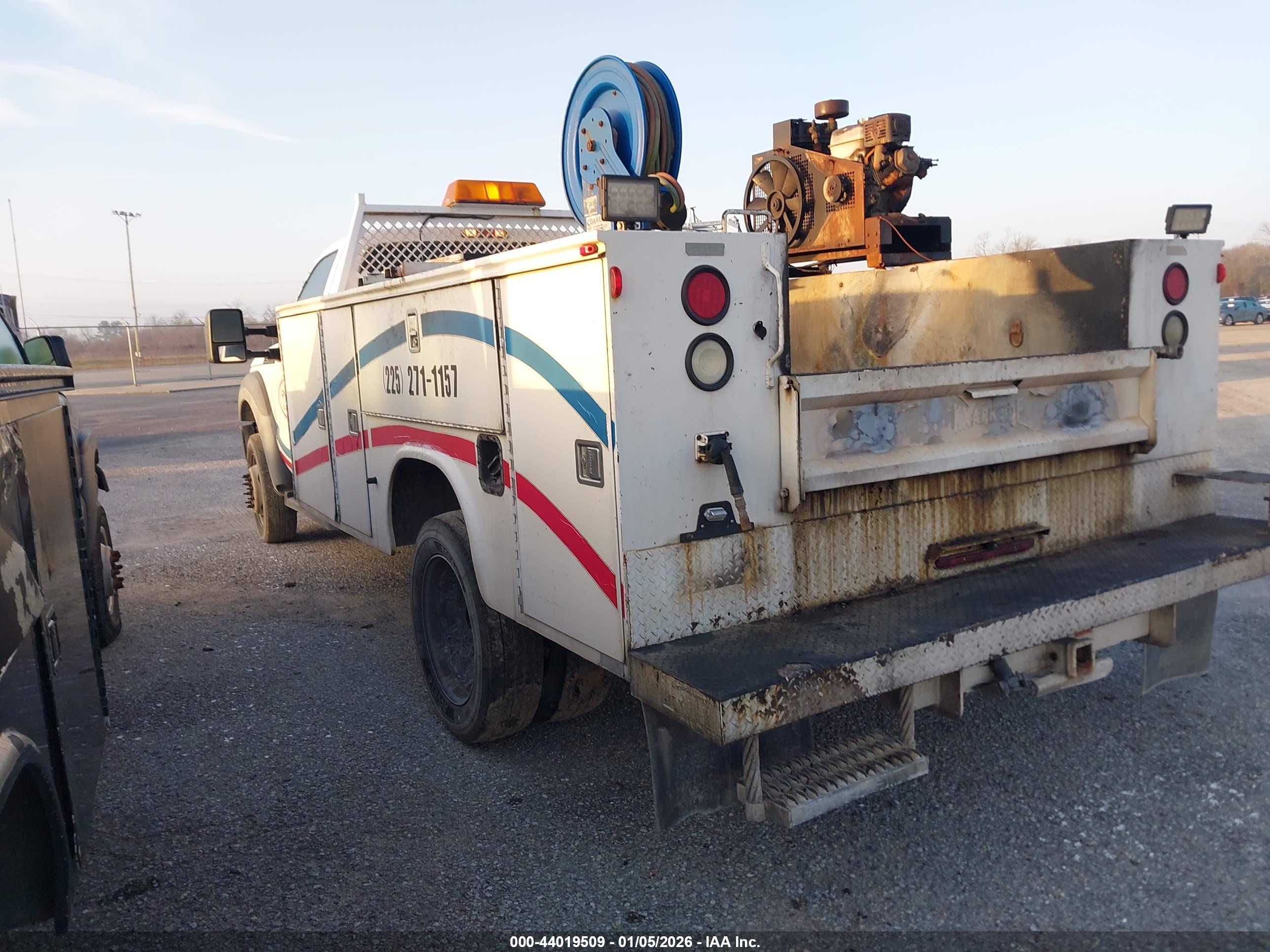 FORD F-550 image 3