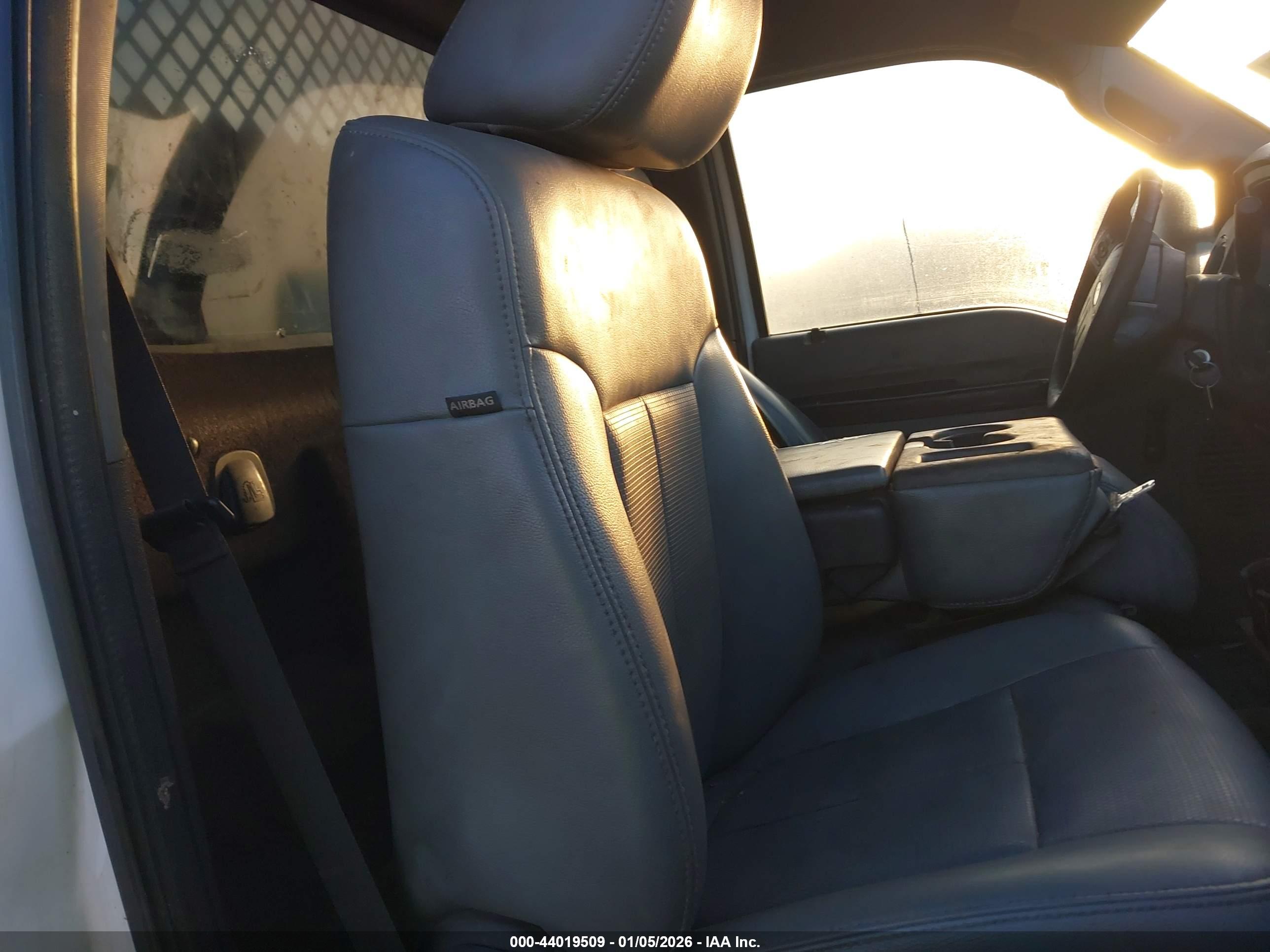 FORD F-550 image 7