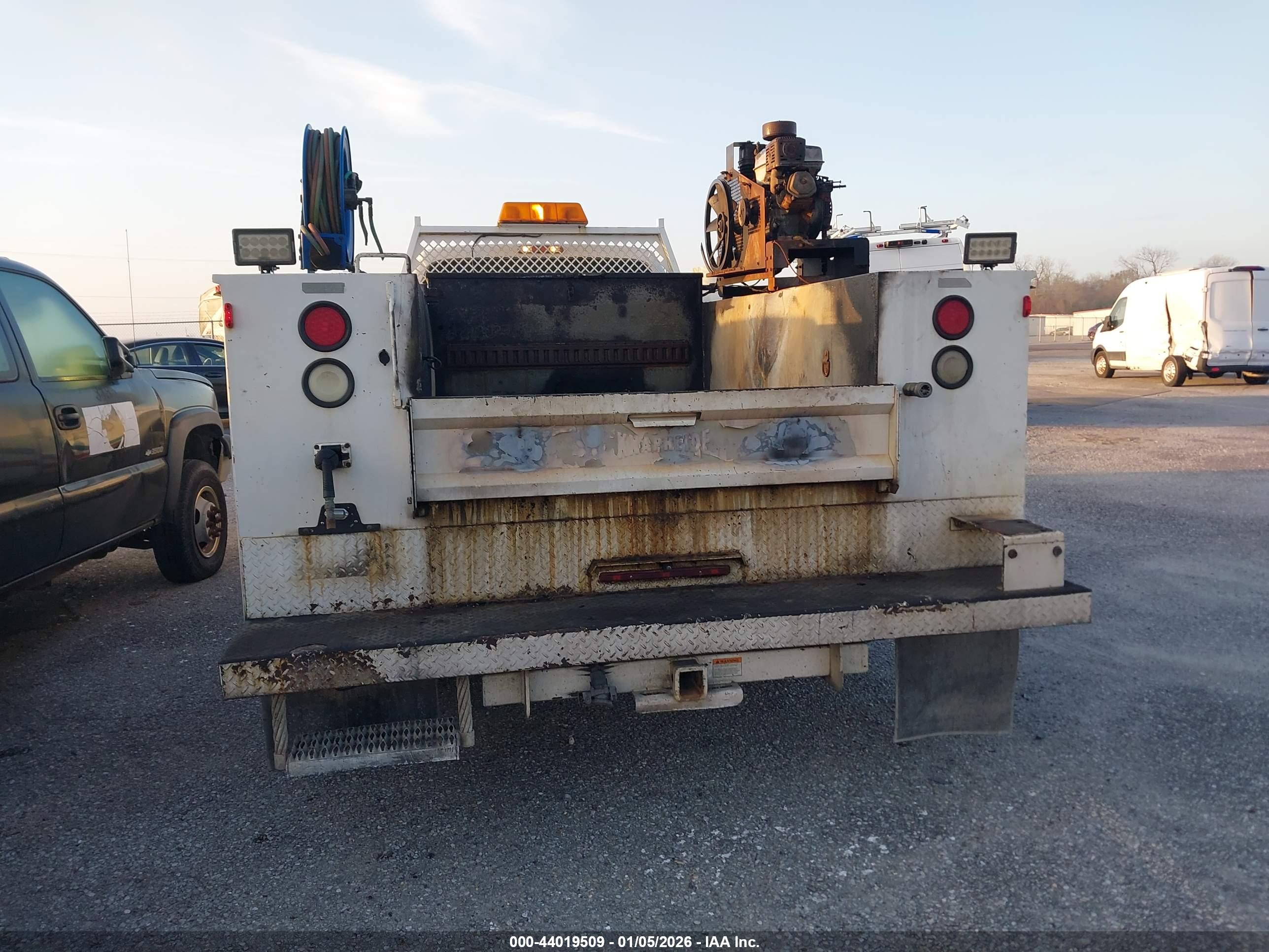 FORD F-550 image 8