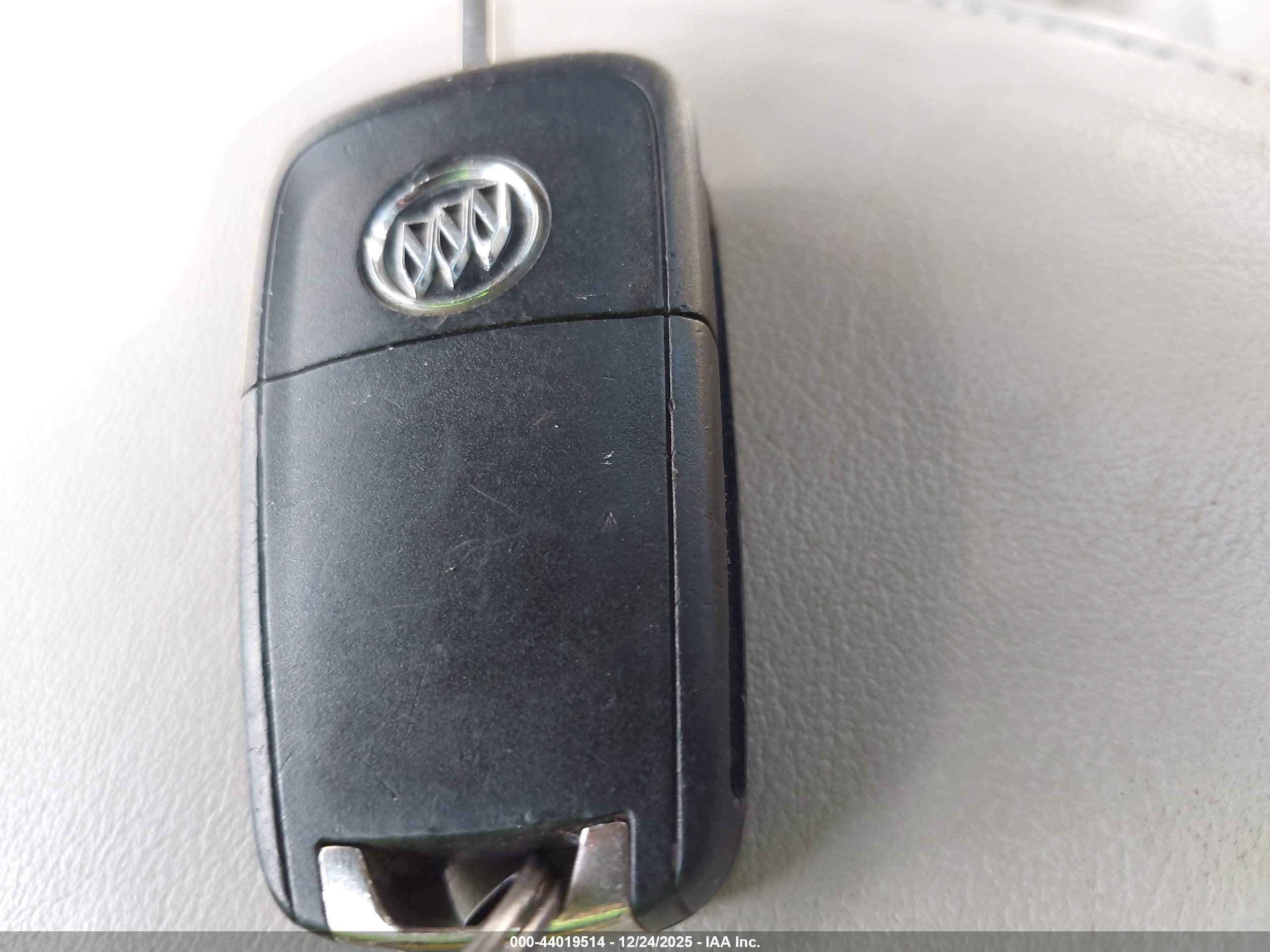 BUICK LACROSSE image 11