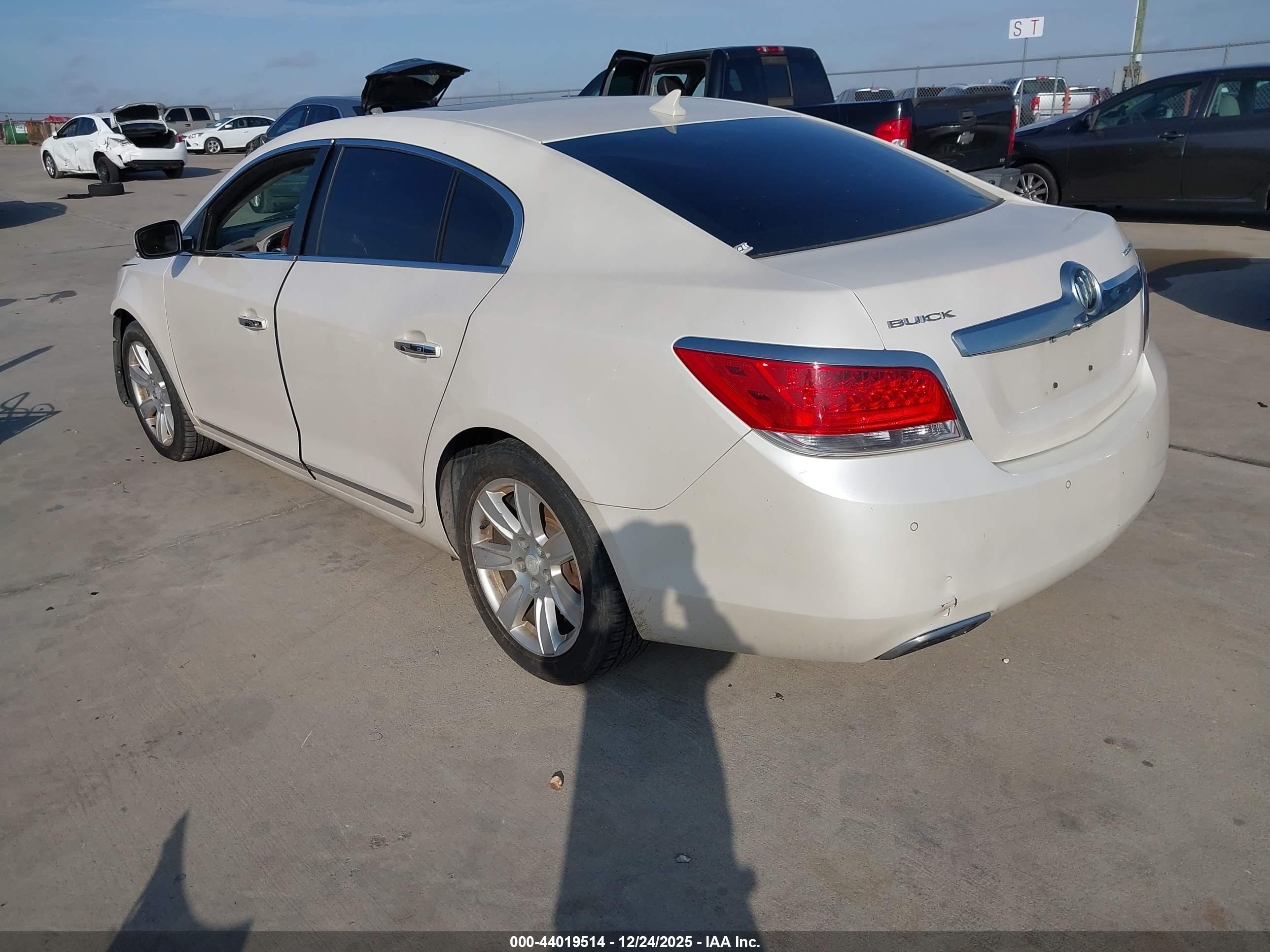 BUICK LACROSSE image 3