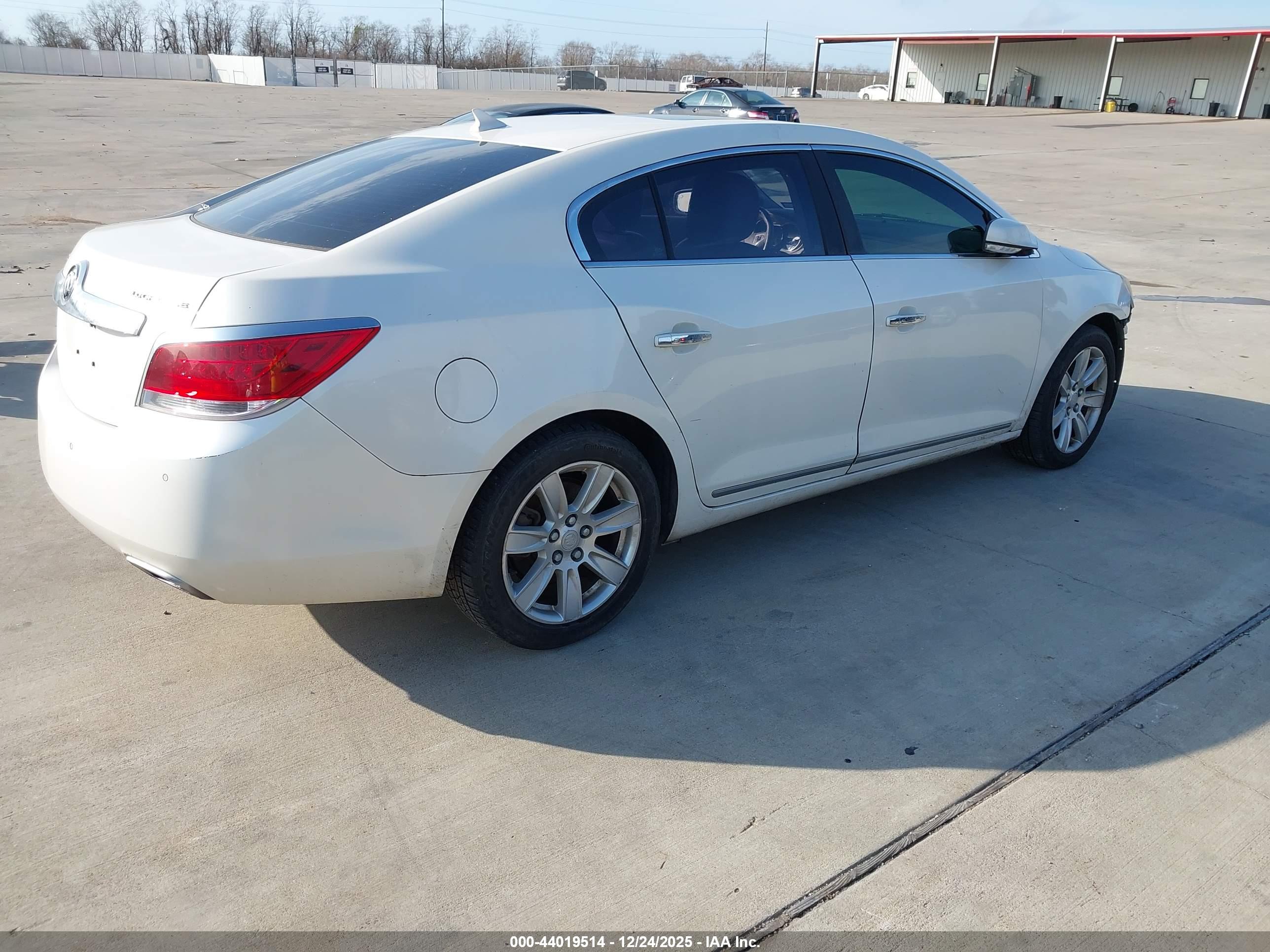 BUICK LACROSSE image 4