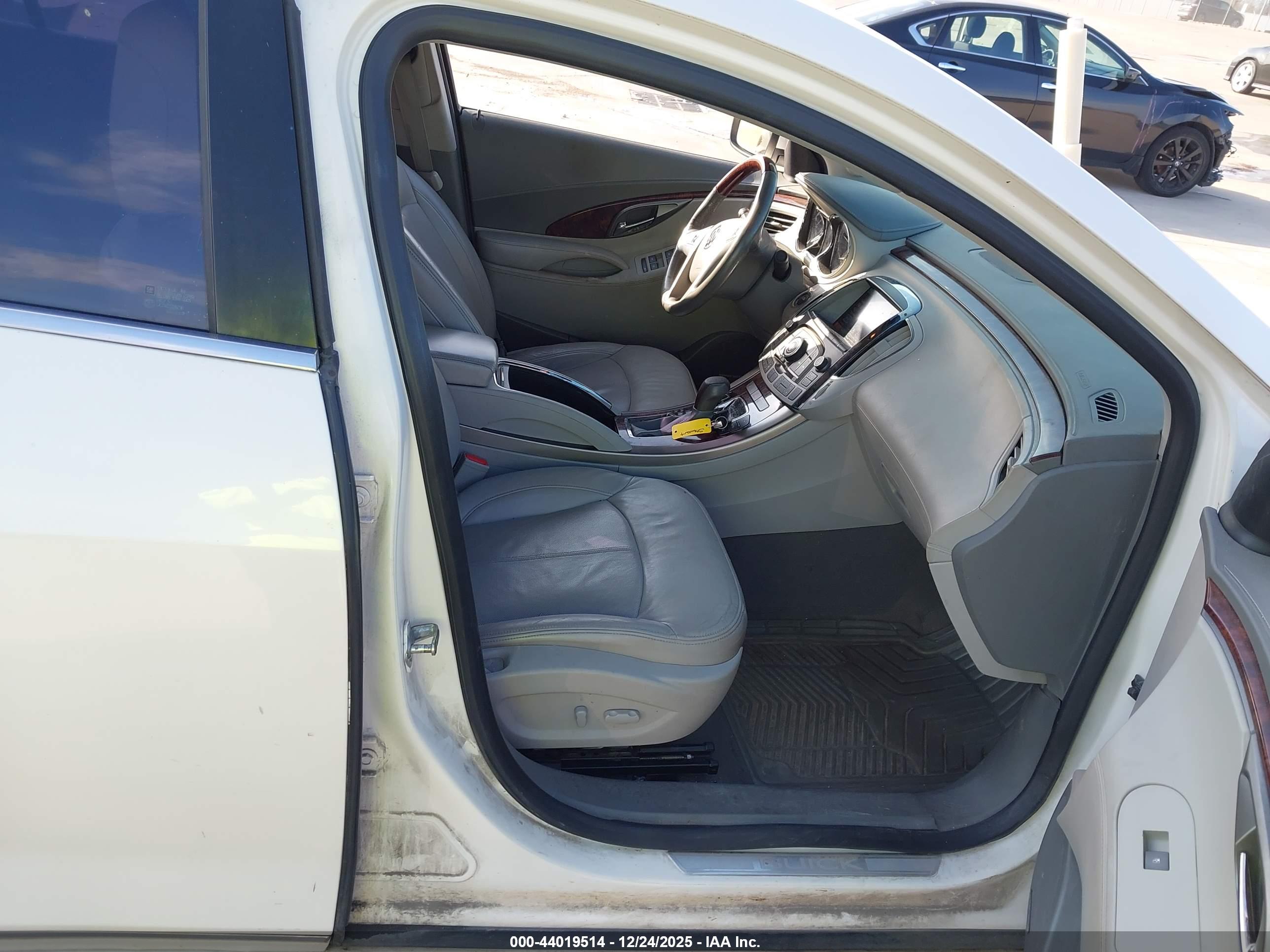 BUICK LACROSSE image 5