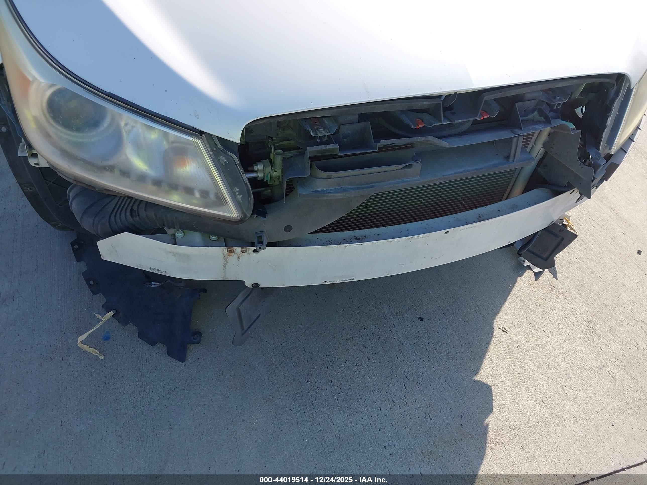 BUICK LACROSSE image 6