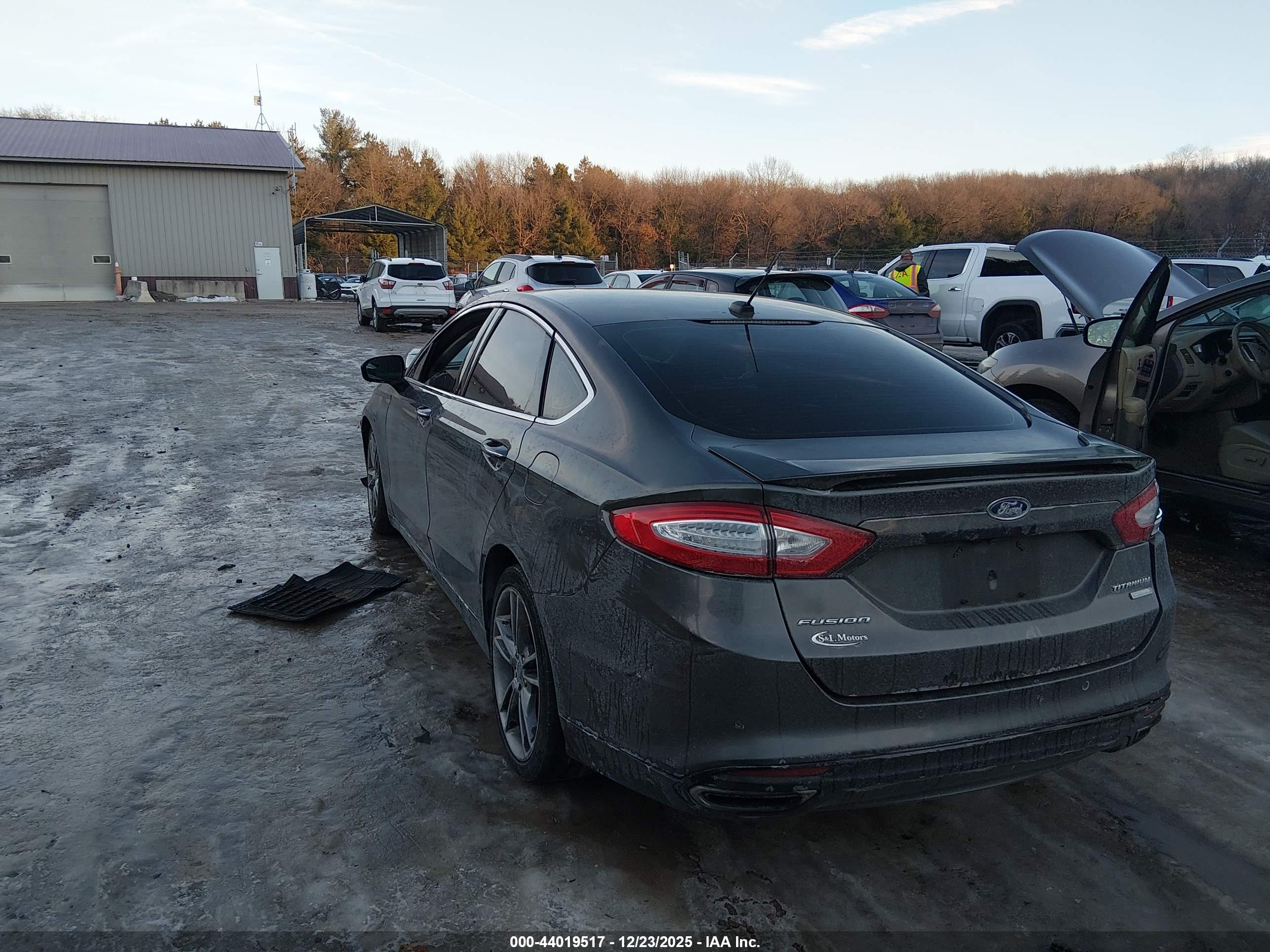 FORD FUSION image 3