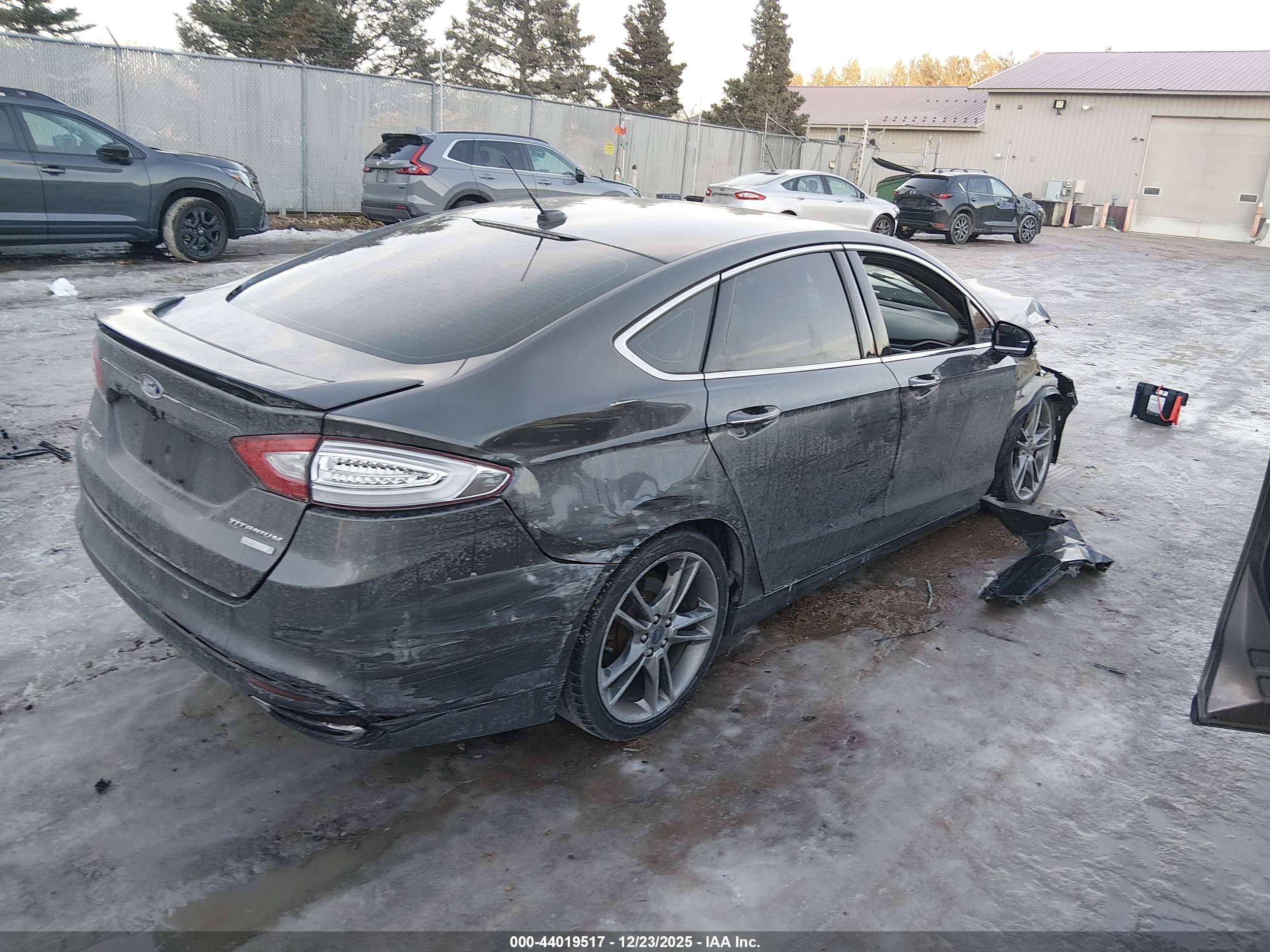 FORD FUSION image 4