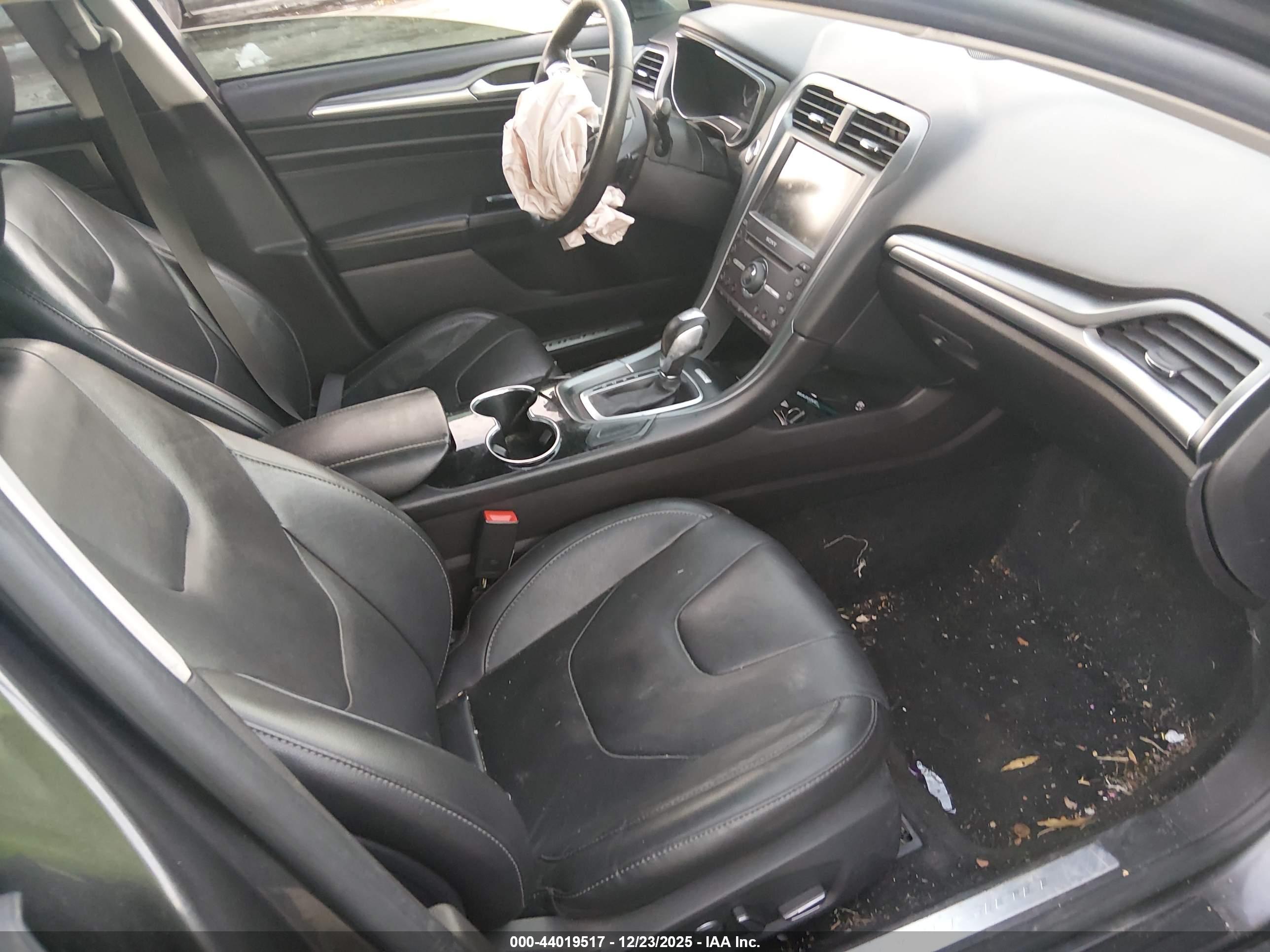 FORD FUSION image 5