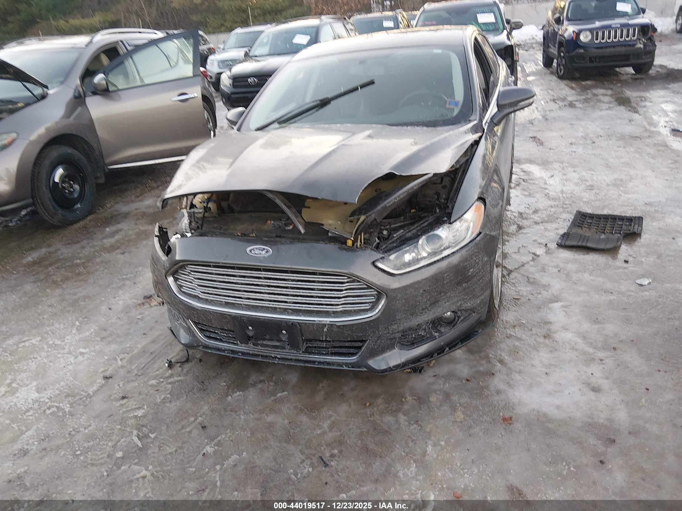 FORD FUSION image 6