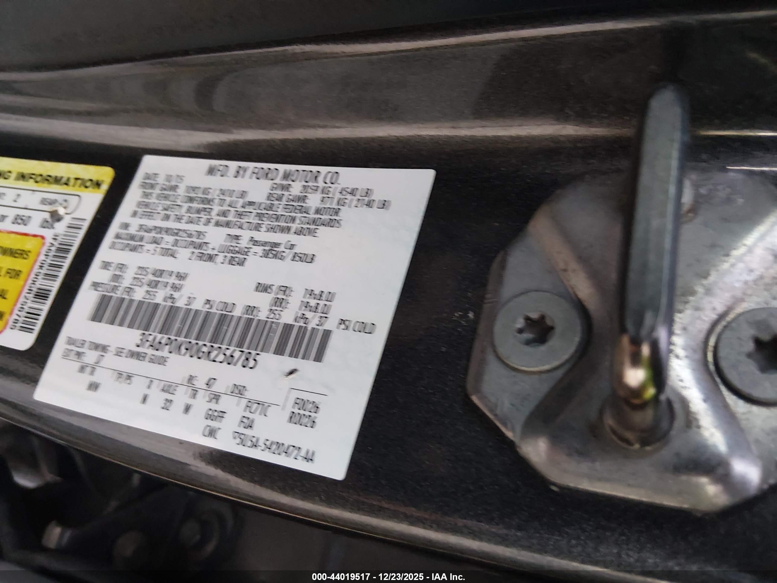 FORD FUSION image 9