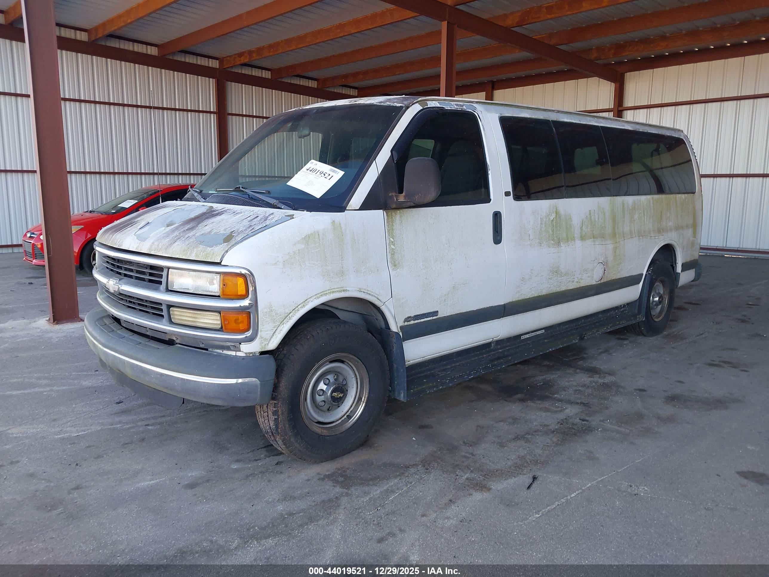 CHEVROLET EXPRESS image 2