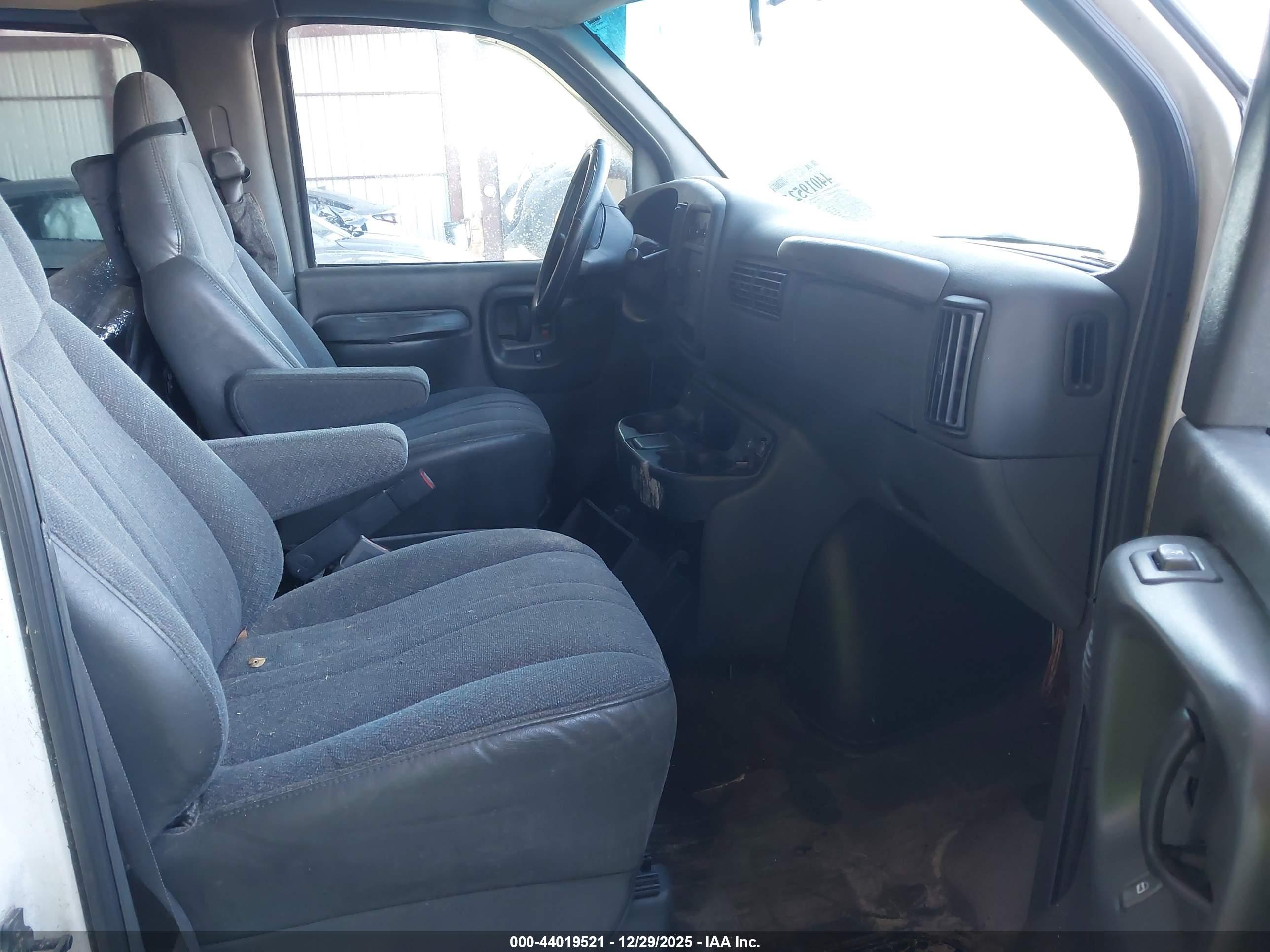 CHEVROLET EXPRESS image 5
