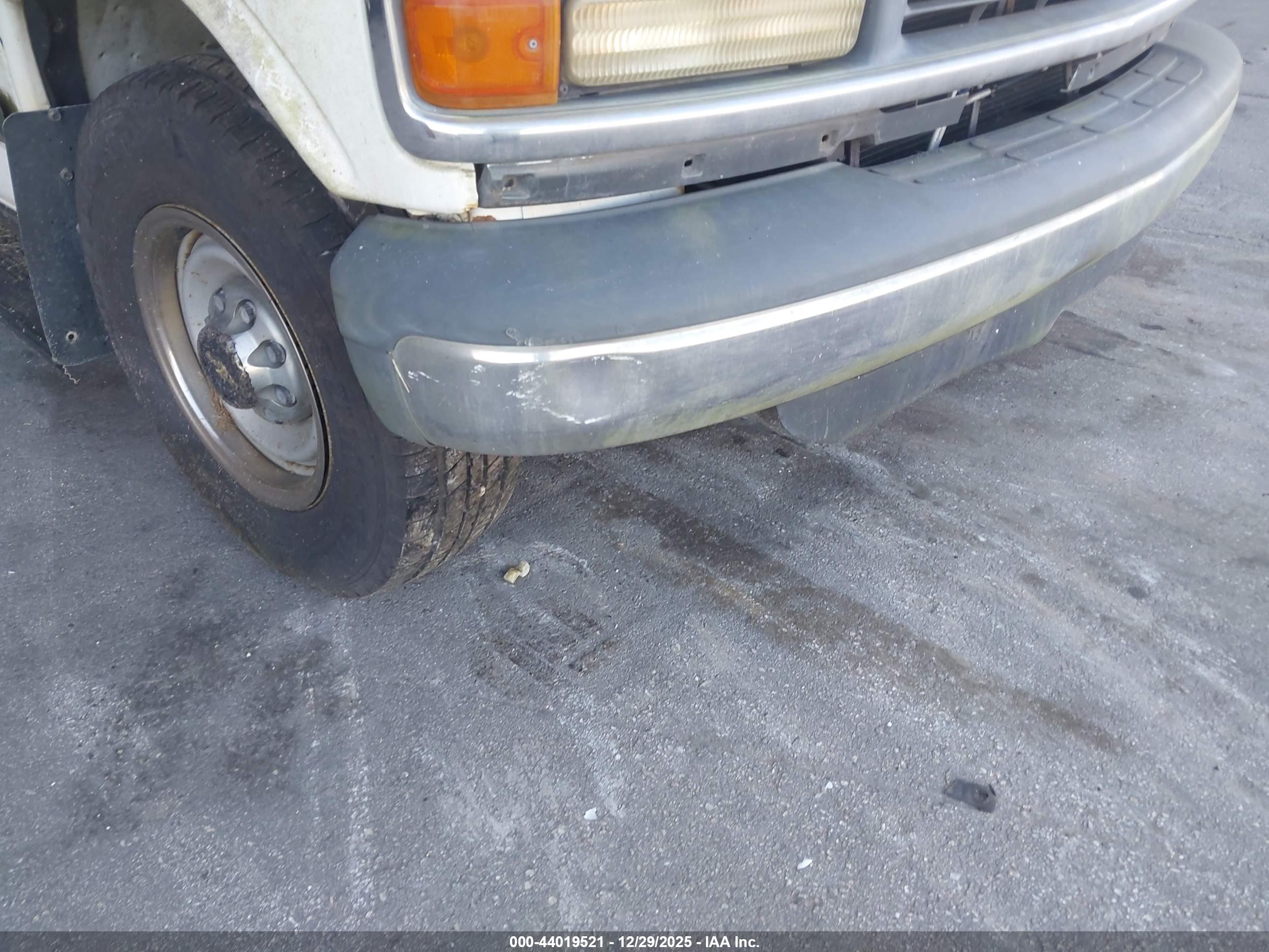 CHEVROLET EXPRESS image 6