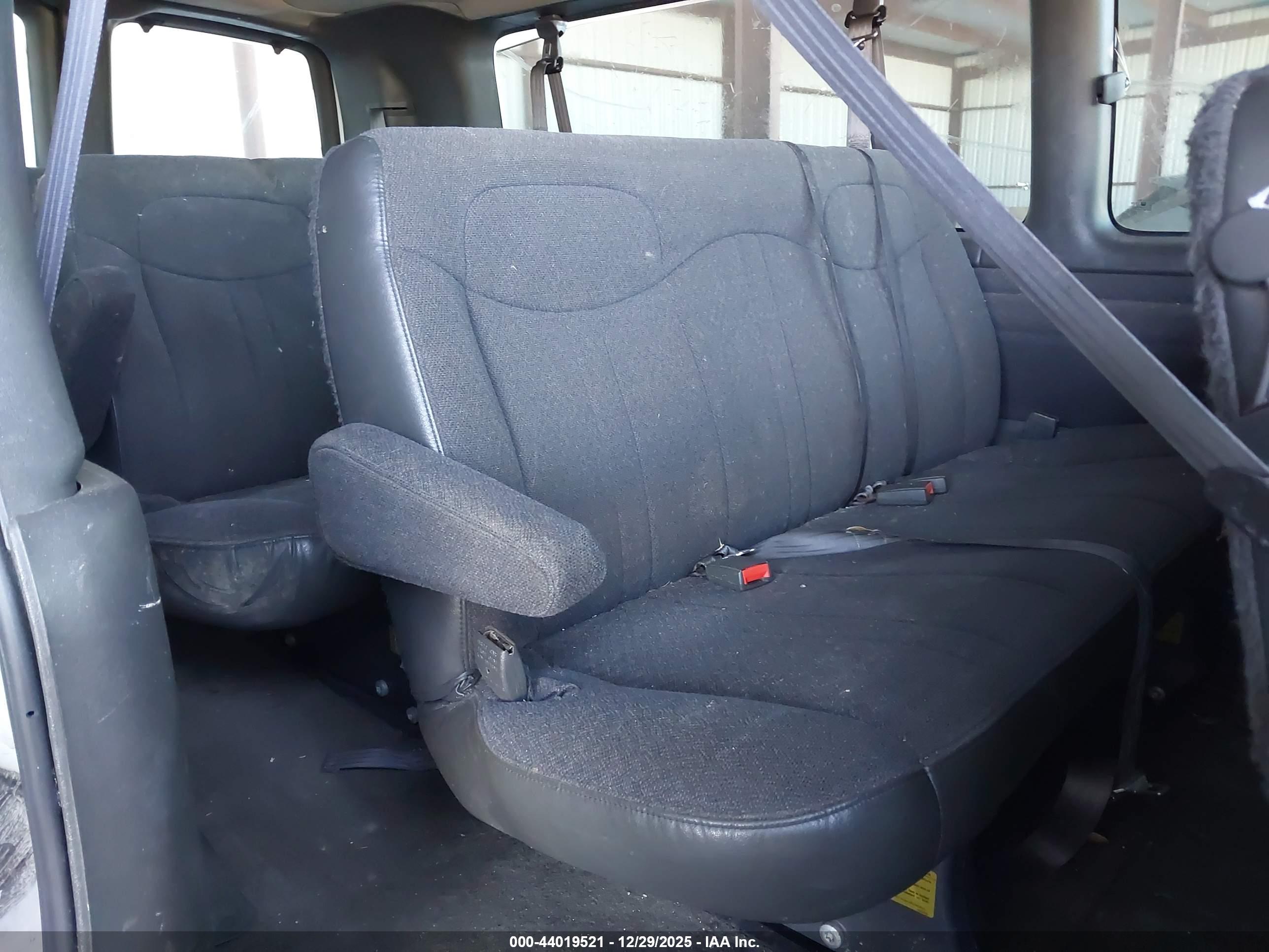 CHEVROLET EXPRESS image 8