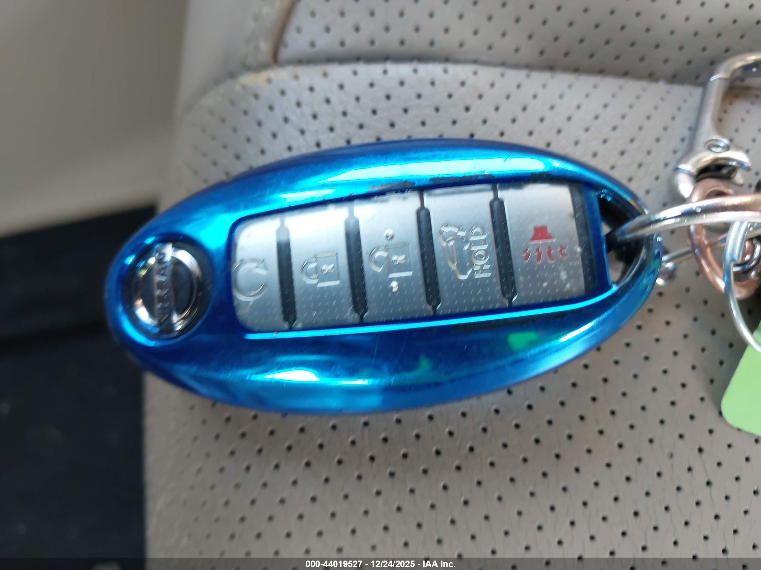 NISSAN ROGUE image 11