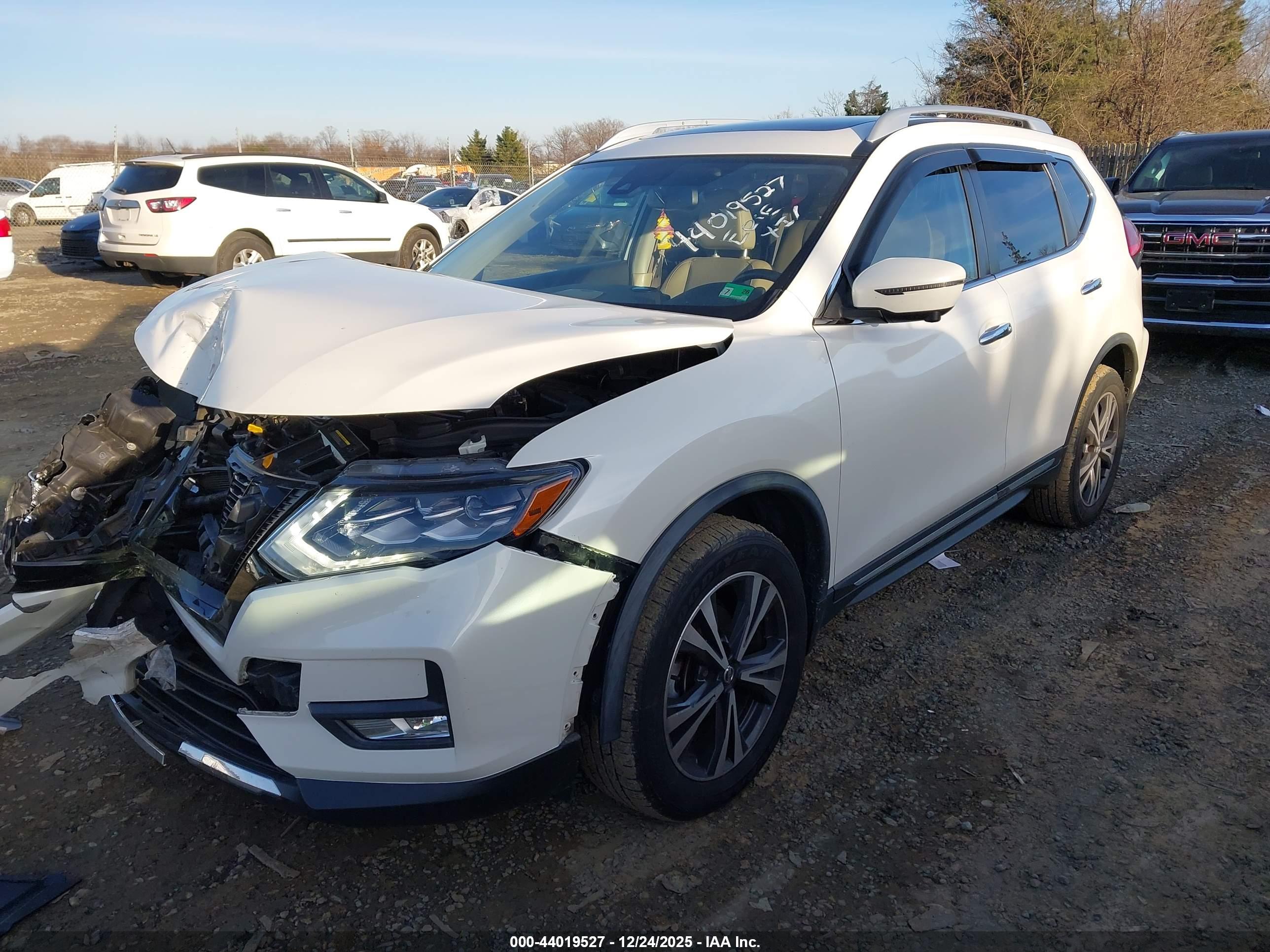 NISSAN ROGUE image 2