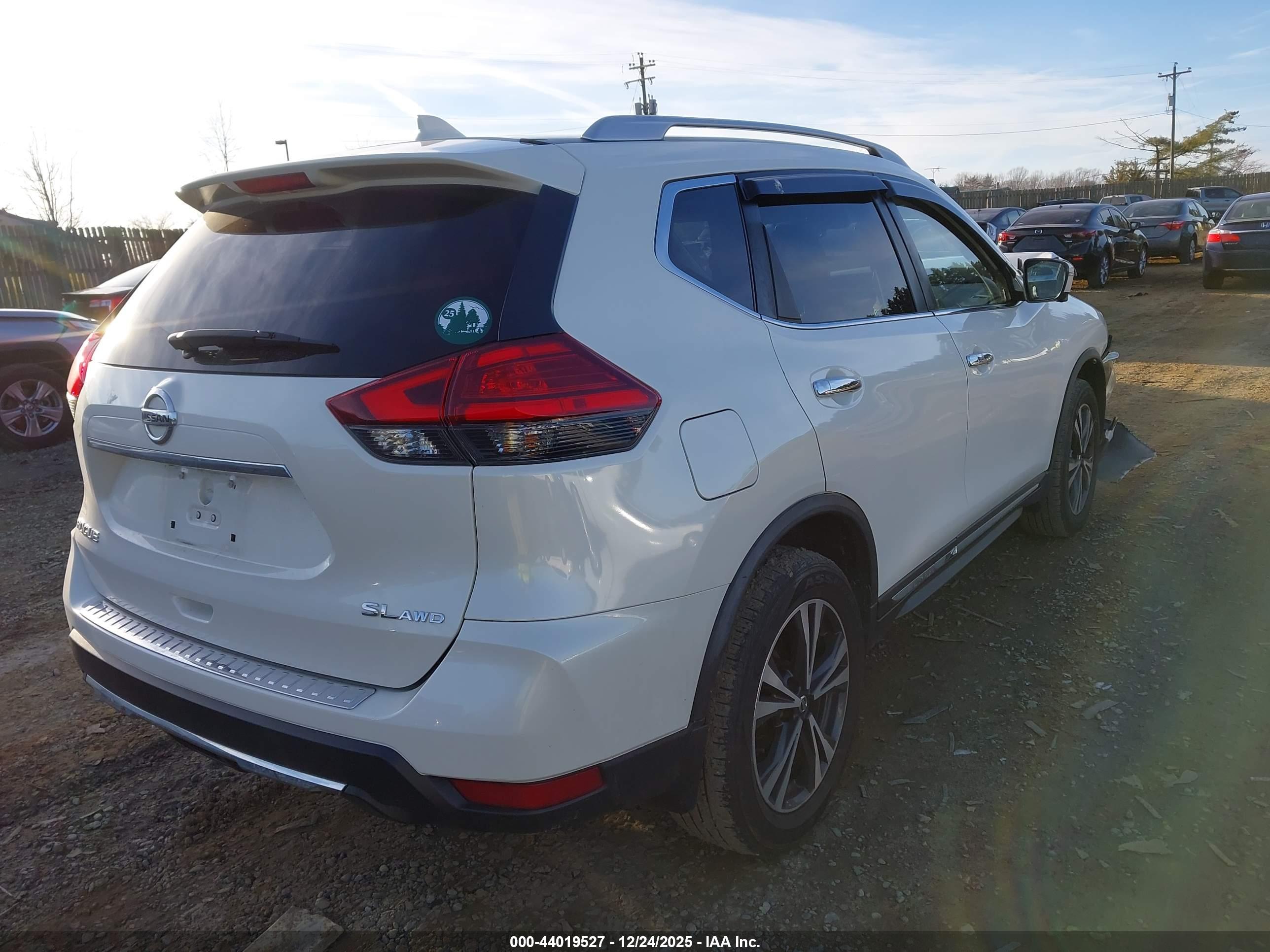 NISSAN ROGUE image 4