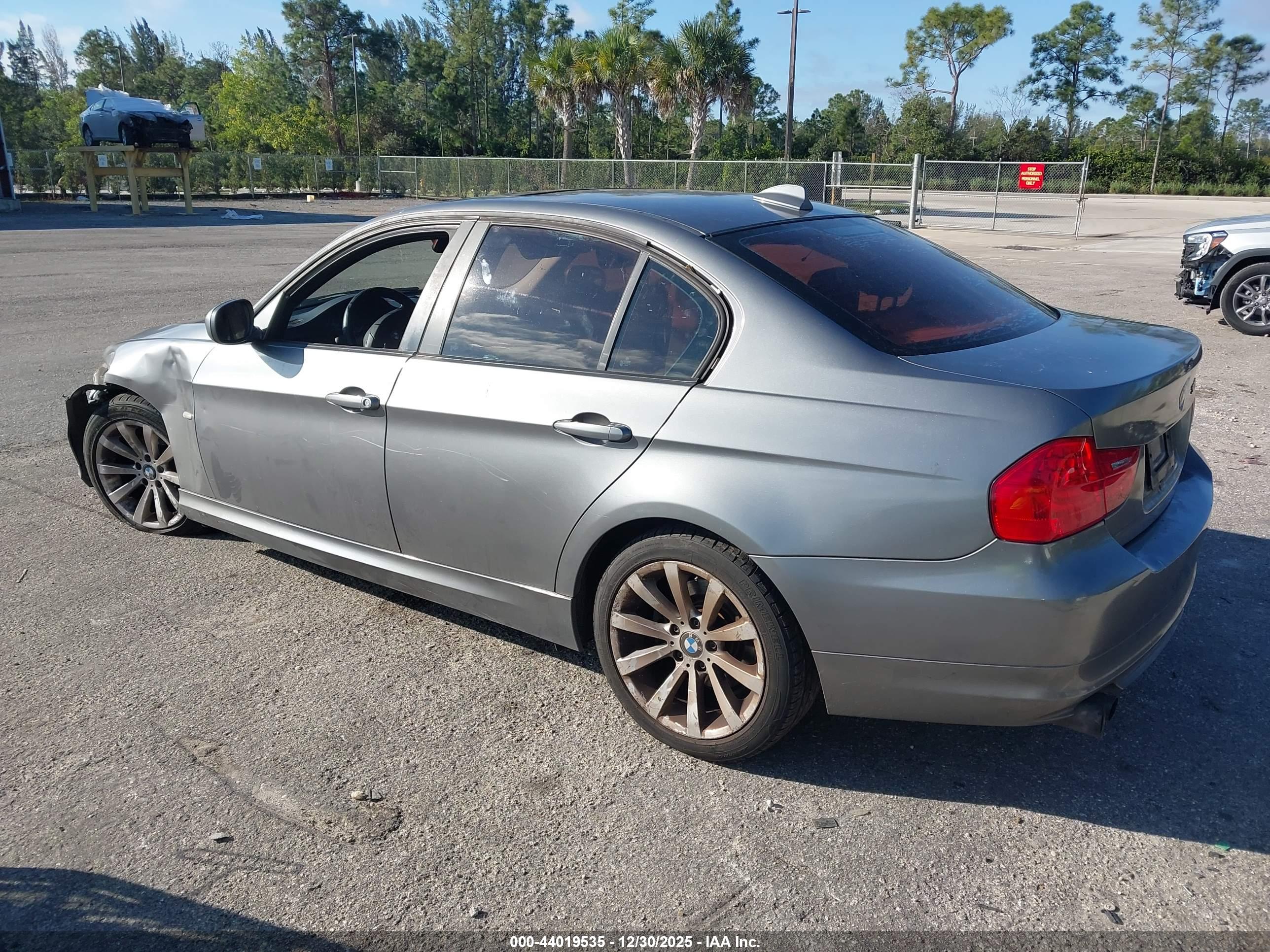 BMW 328I image 3