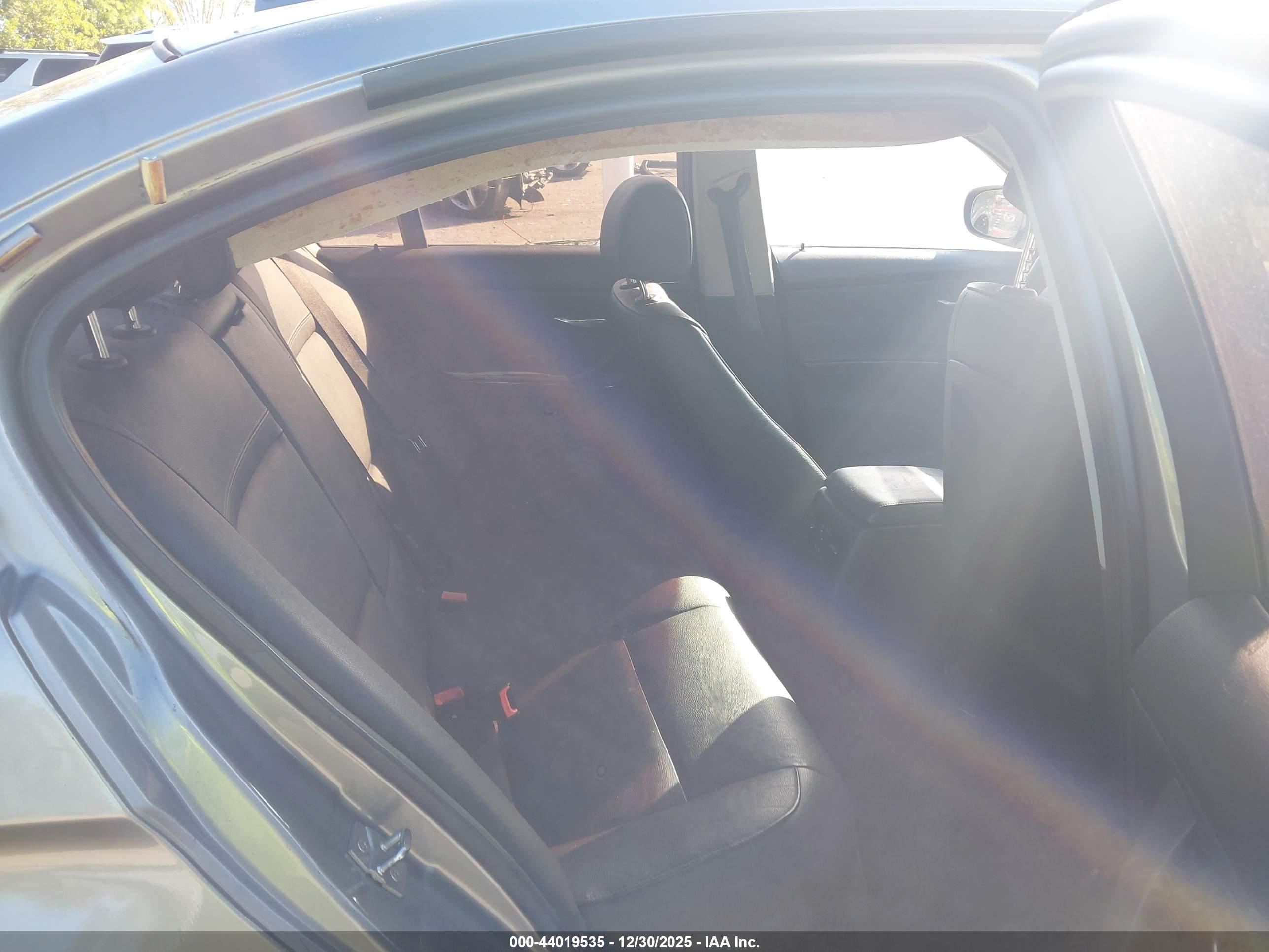 BMW 328I image 8