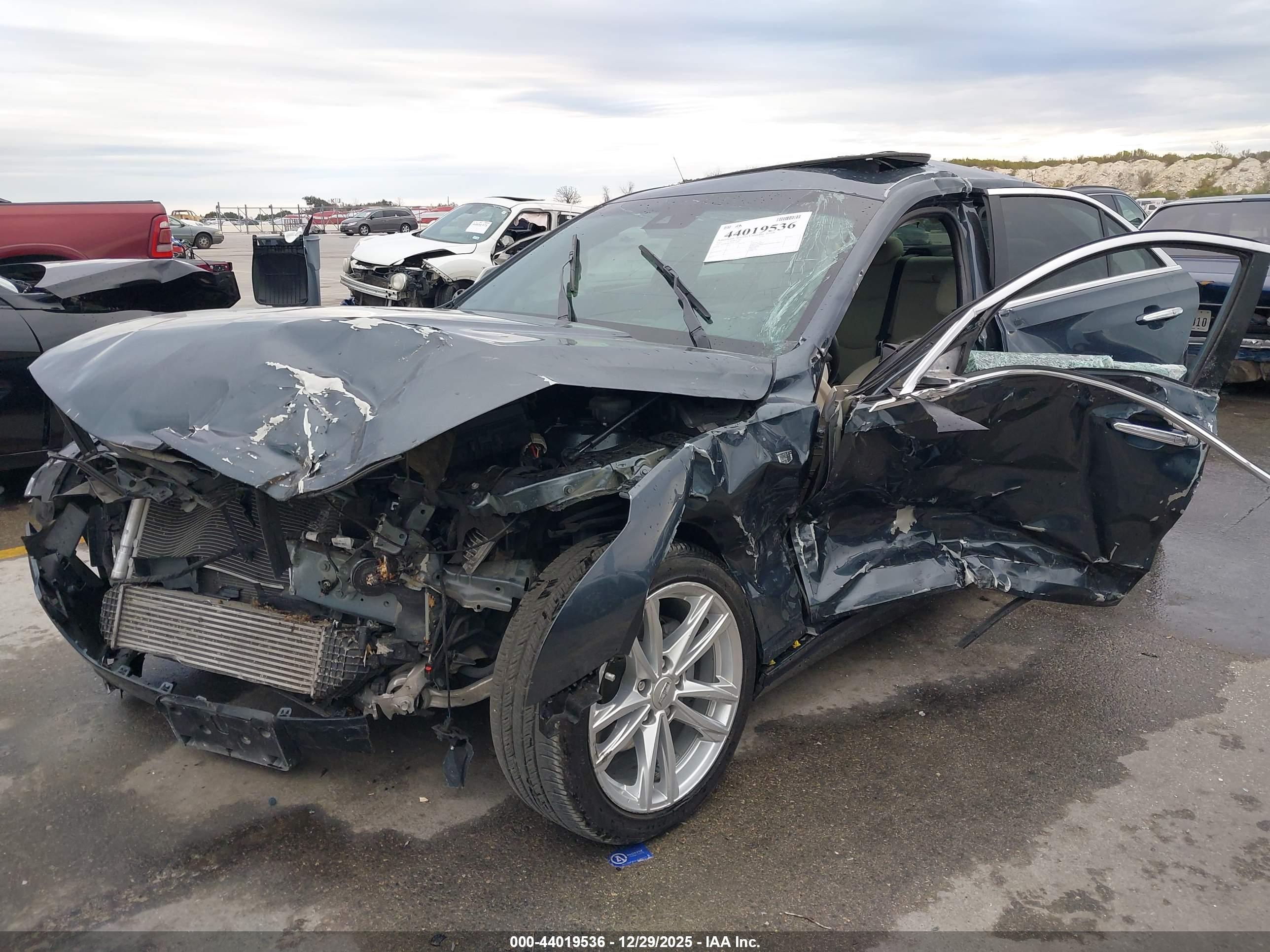 CADILLAC CT4 image 2