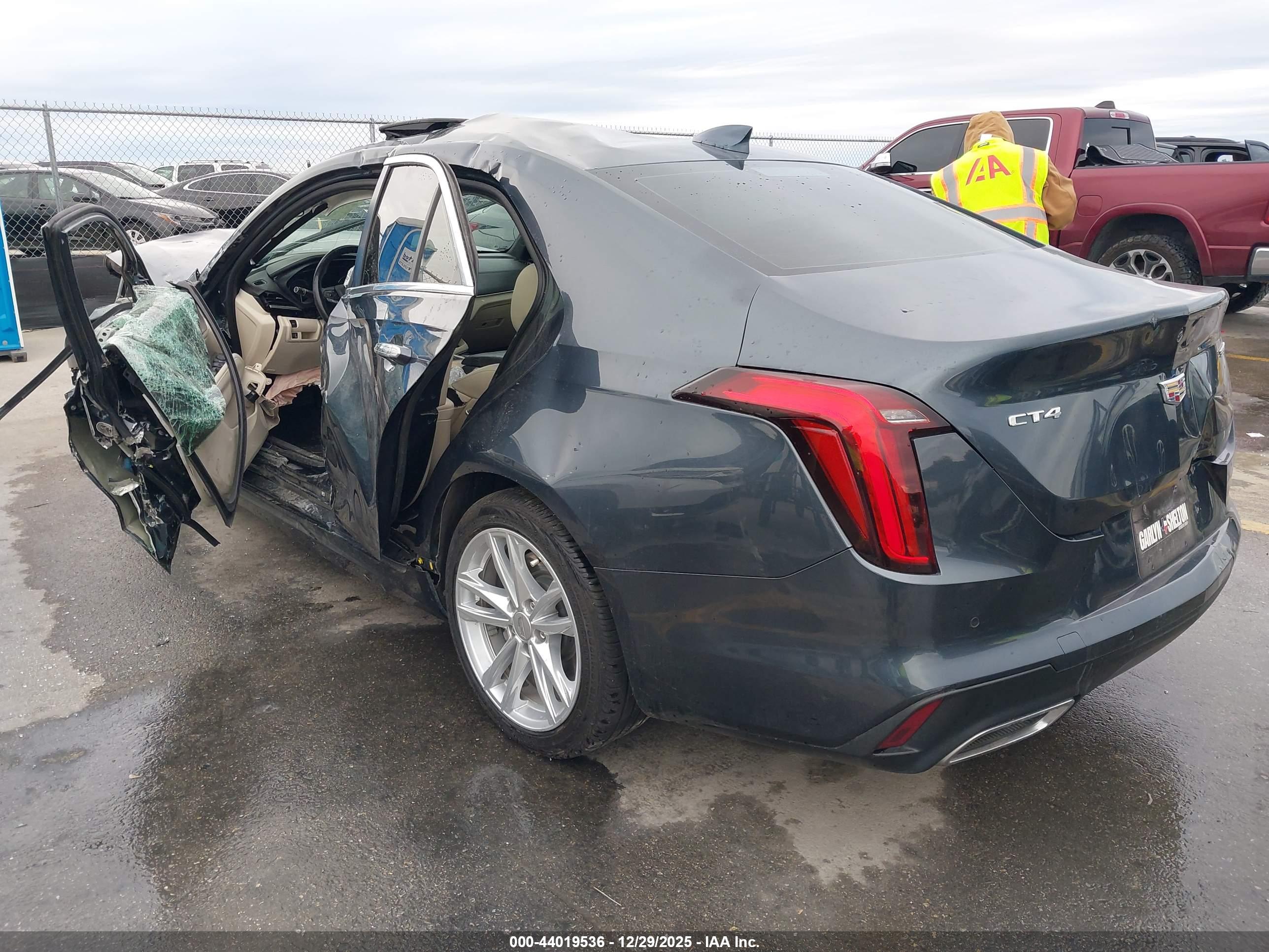 CADILLAC CT4 image 3
