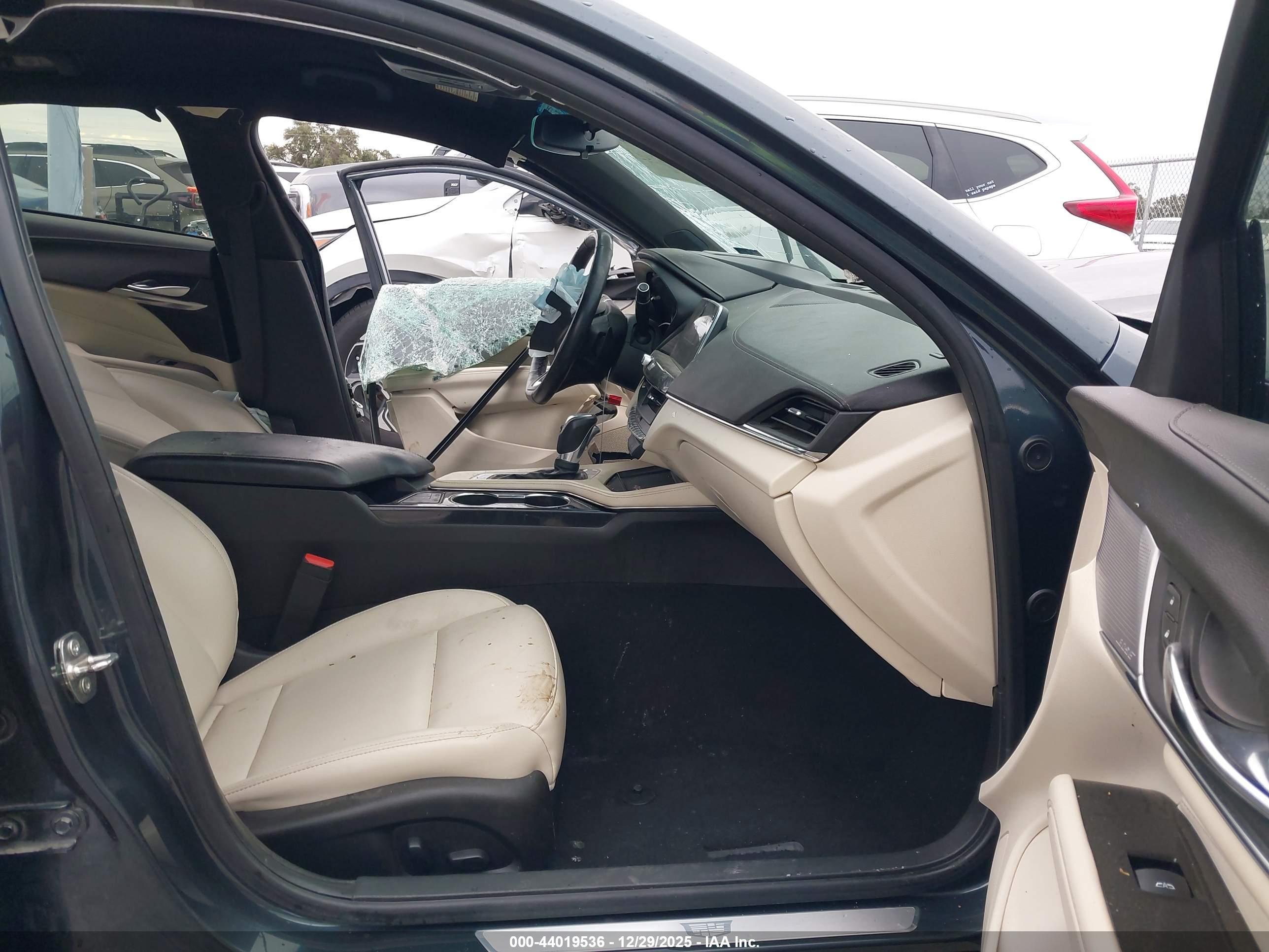 CADILLAC CT4 image 5