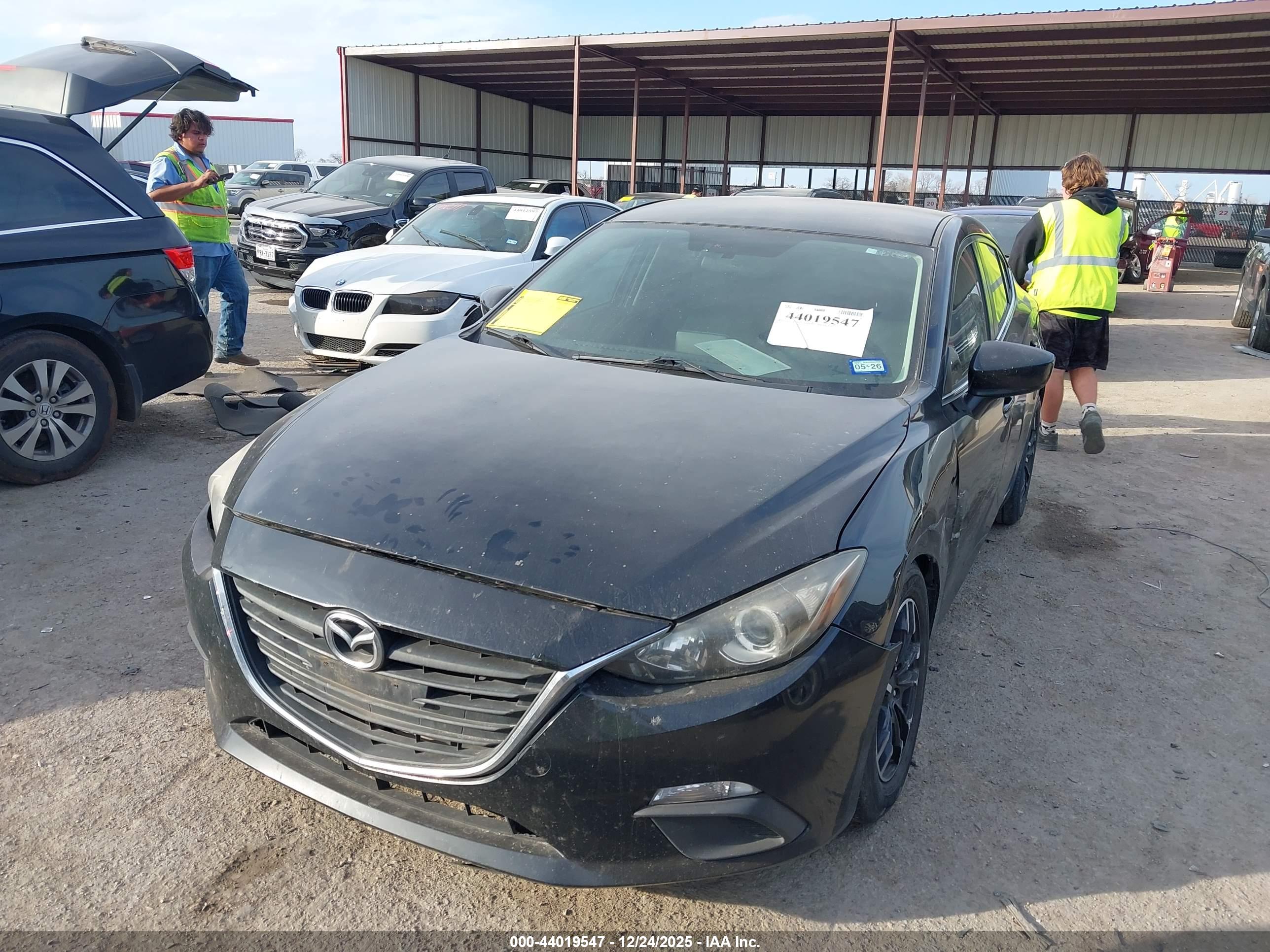 MAZDA MAZDA3 image 2