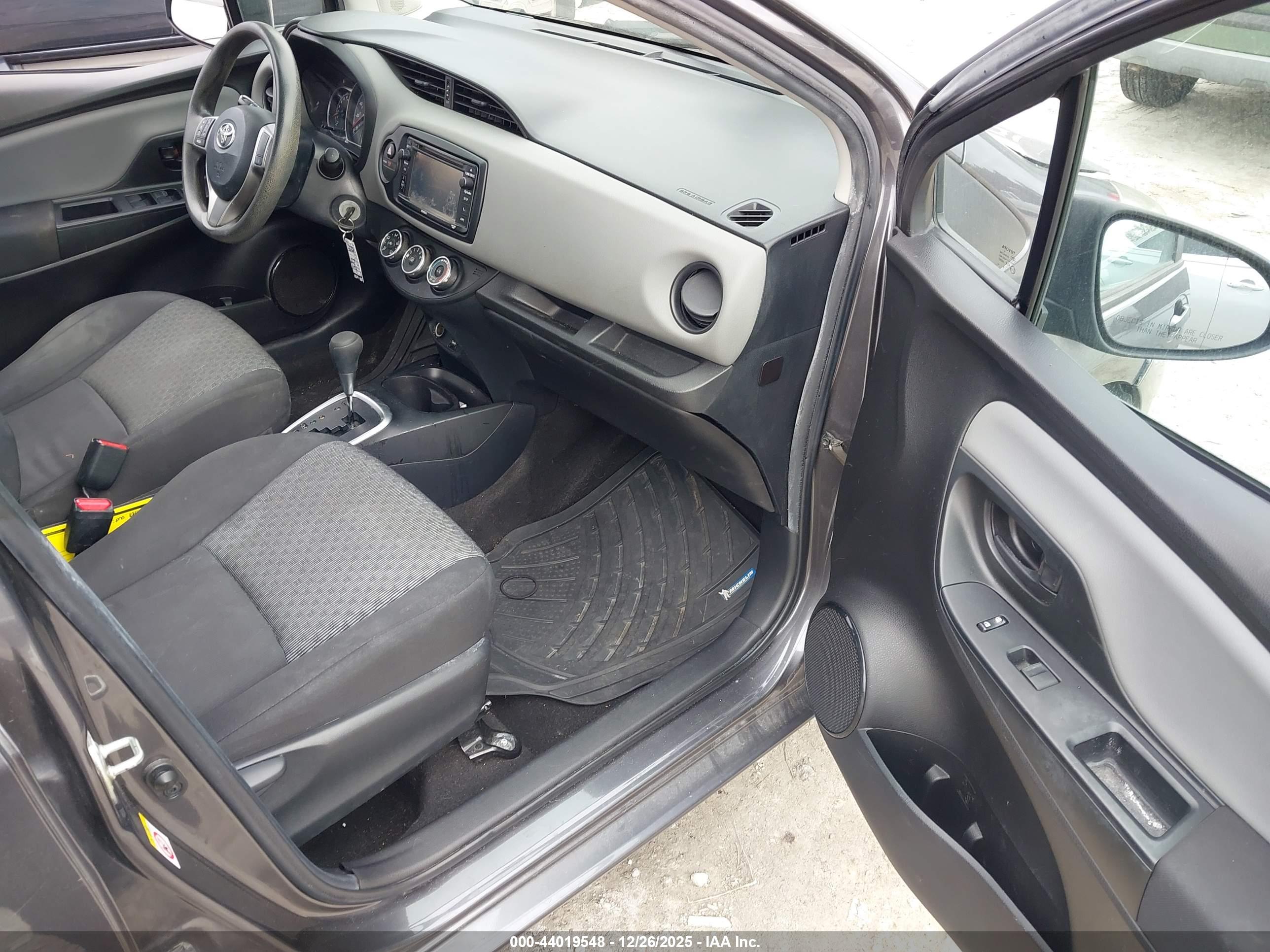 TOYOTA YARIS image 5