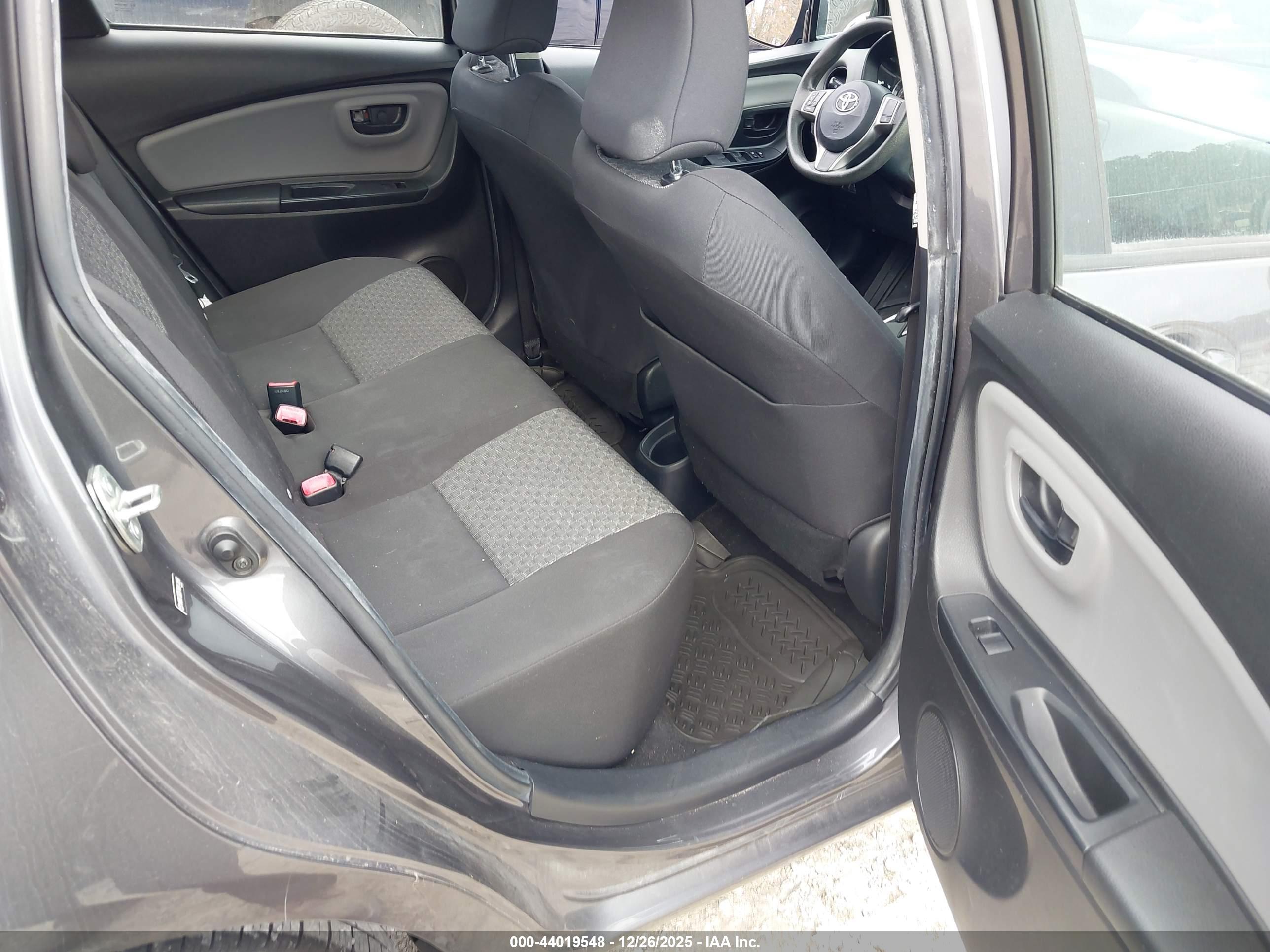TOYOTA YARIS image 8