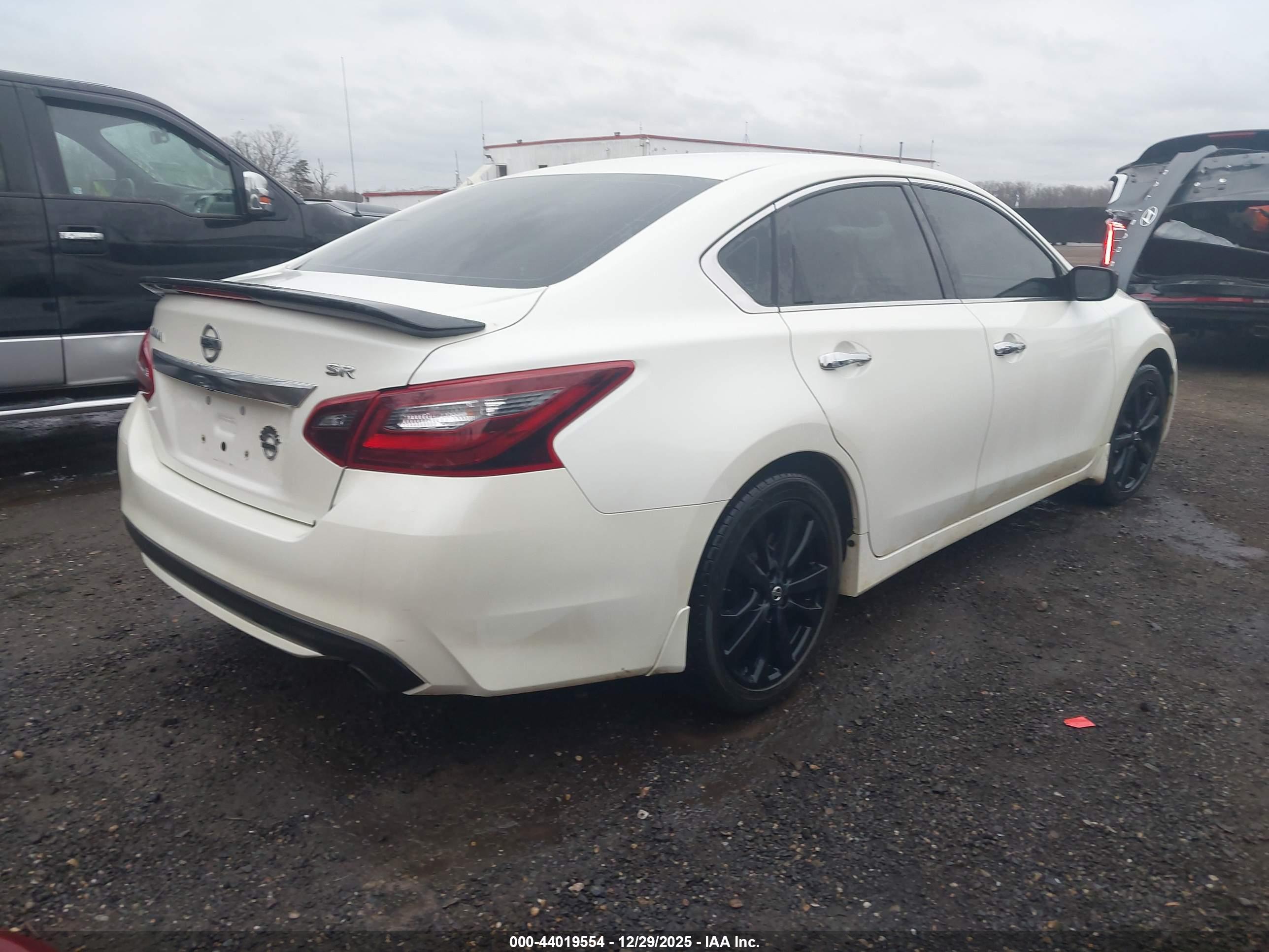 NISSAN ALTIMA image 4