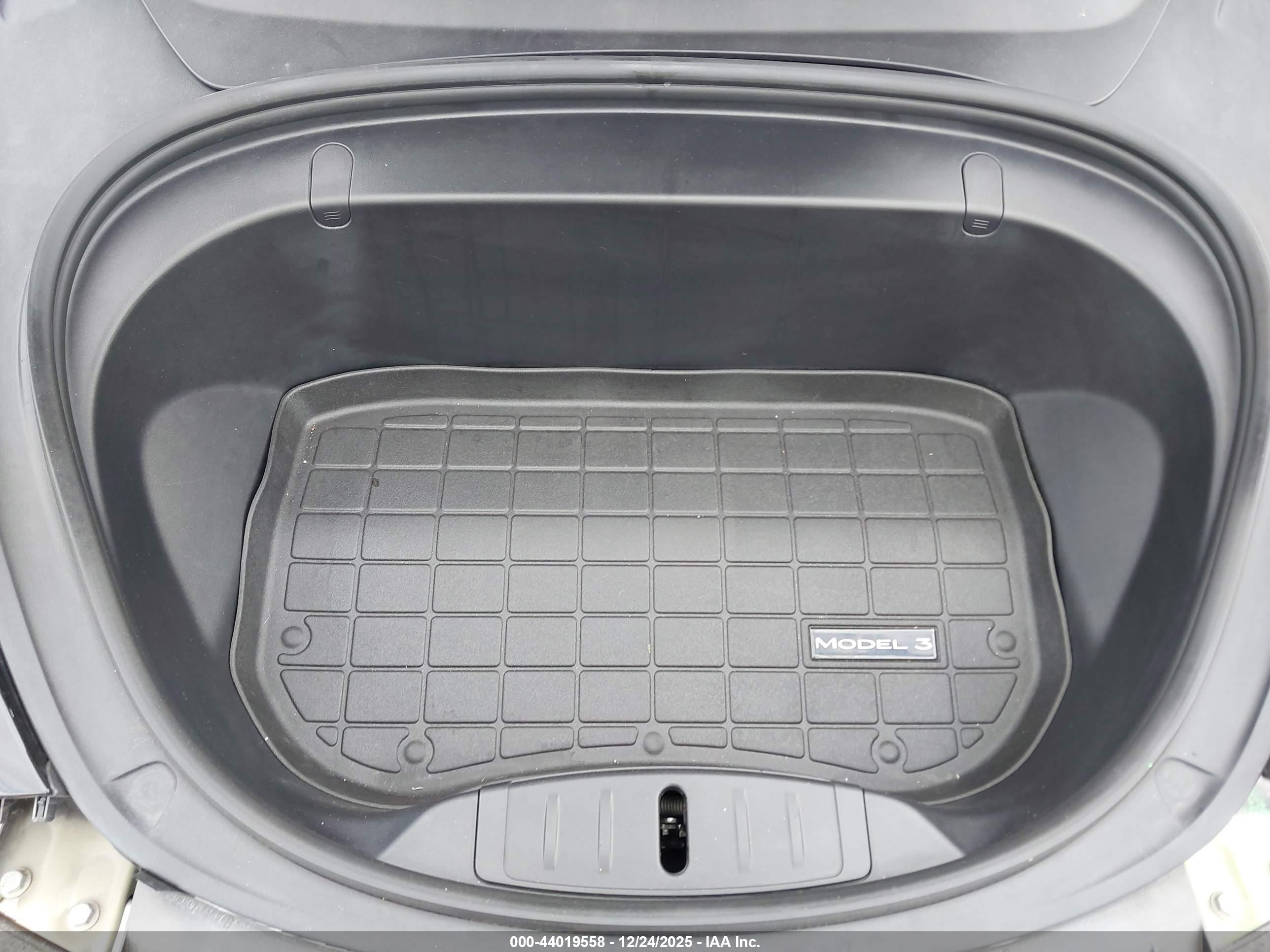 TESLA MODEL image 10