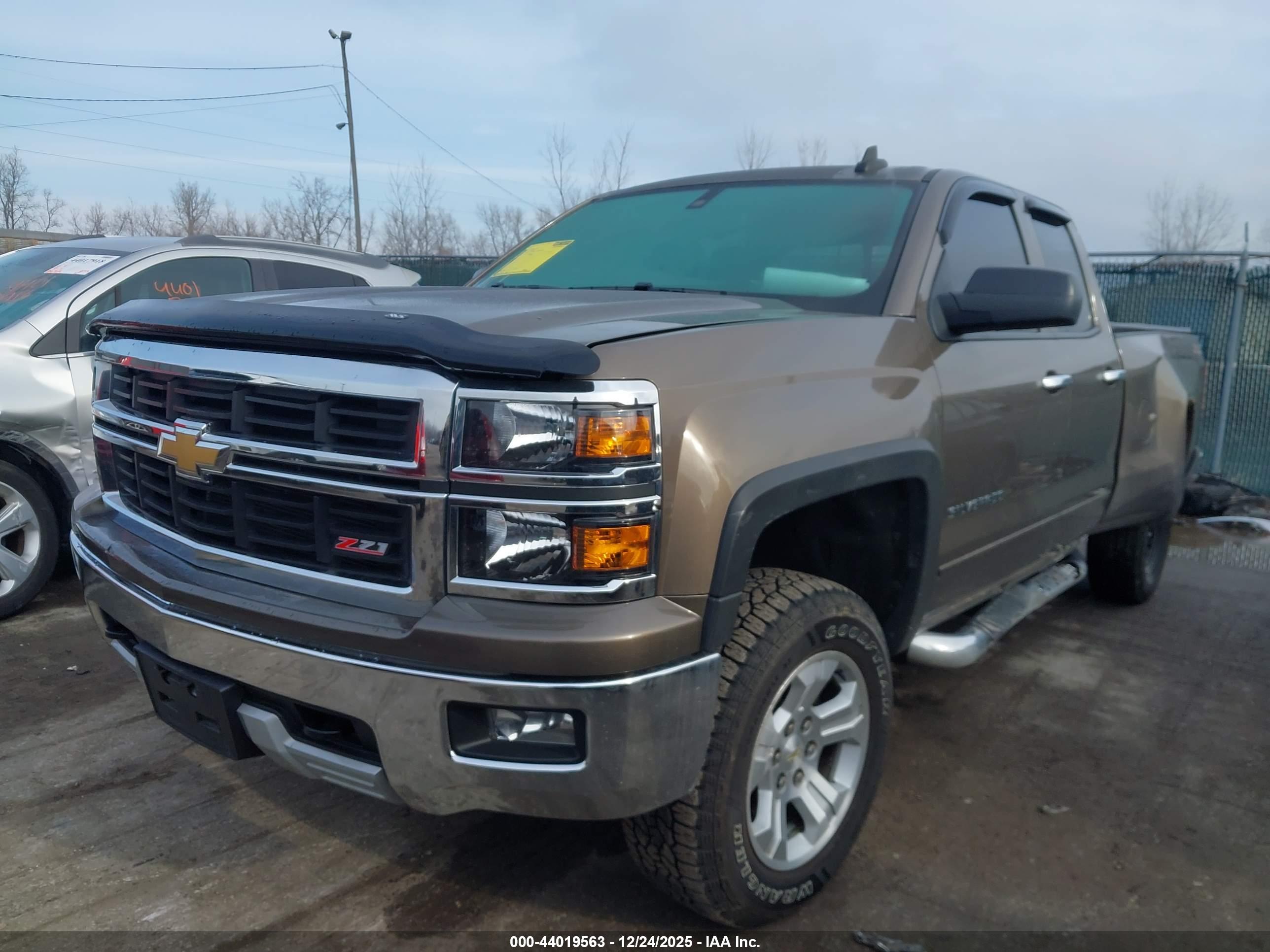 CHEVROLET SILVERADO image 2