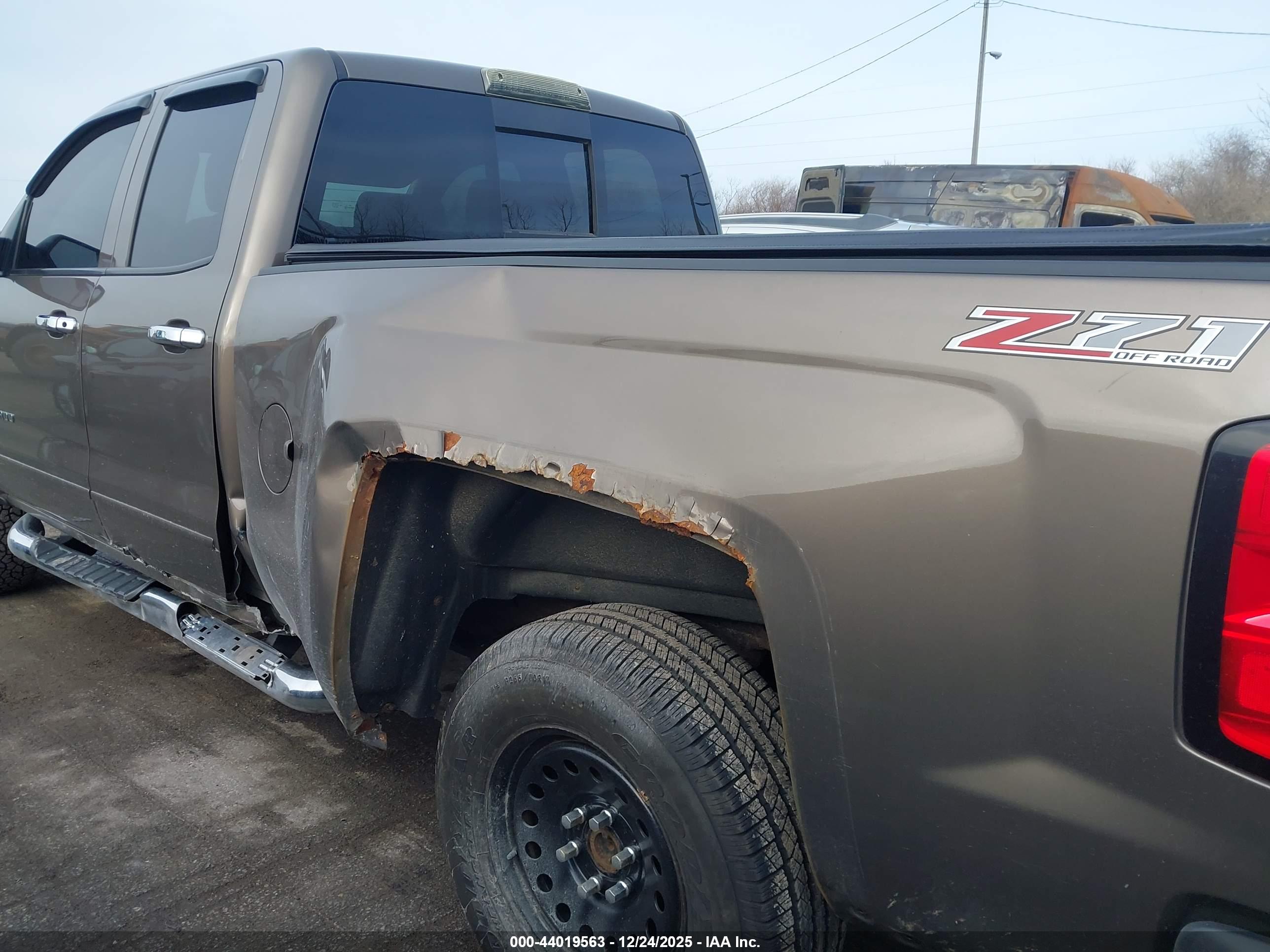 CHEVROLET SILVERADO image 6