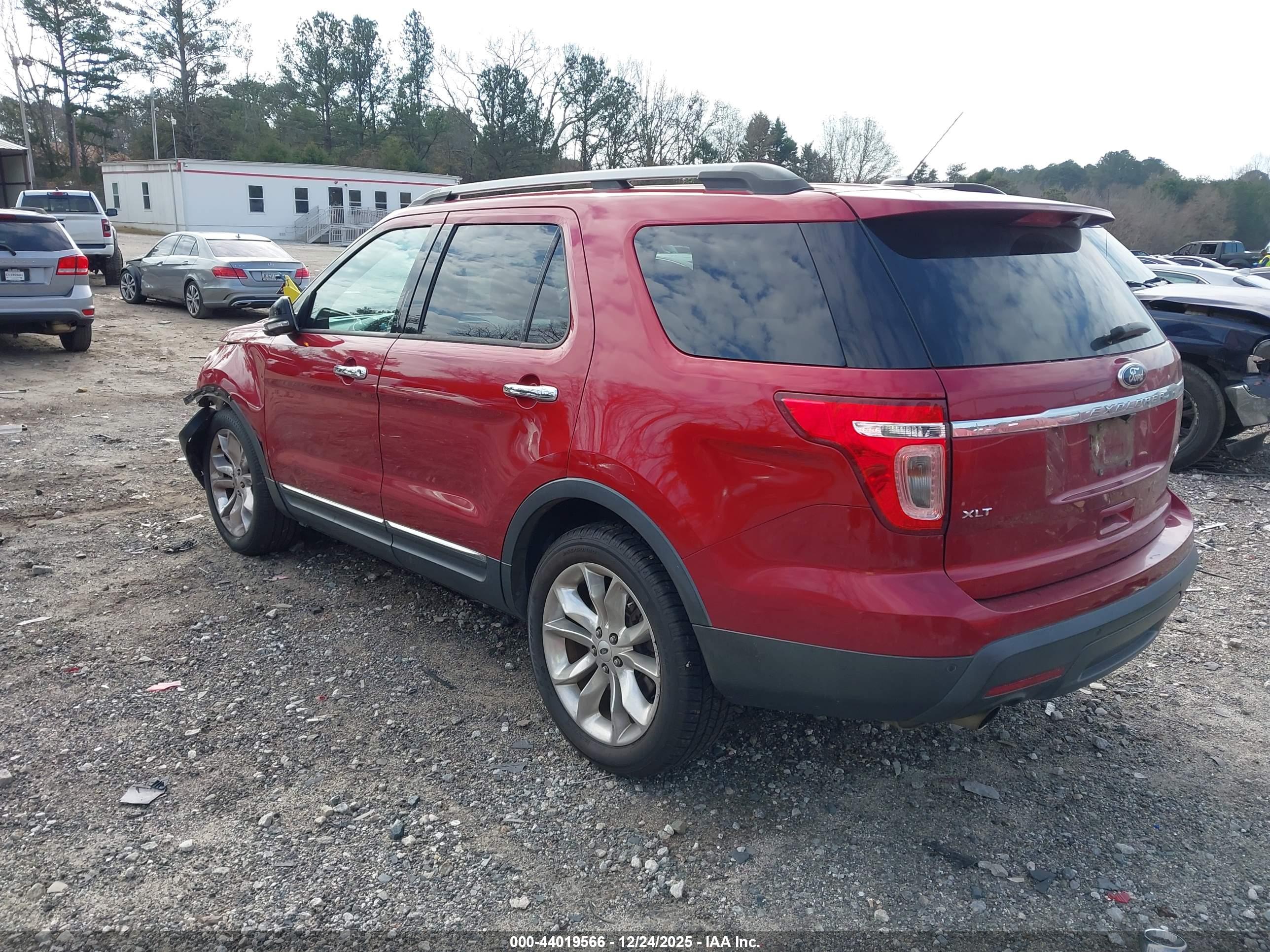 FORD EXPLORER image 3