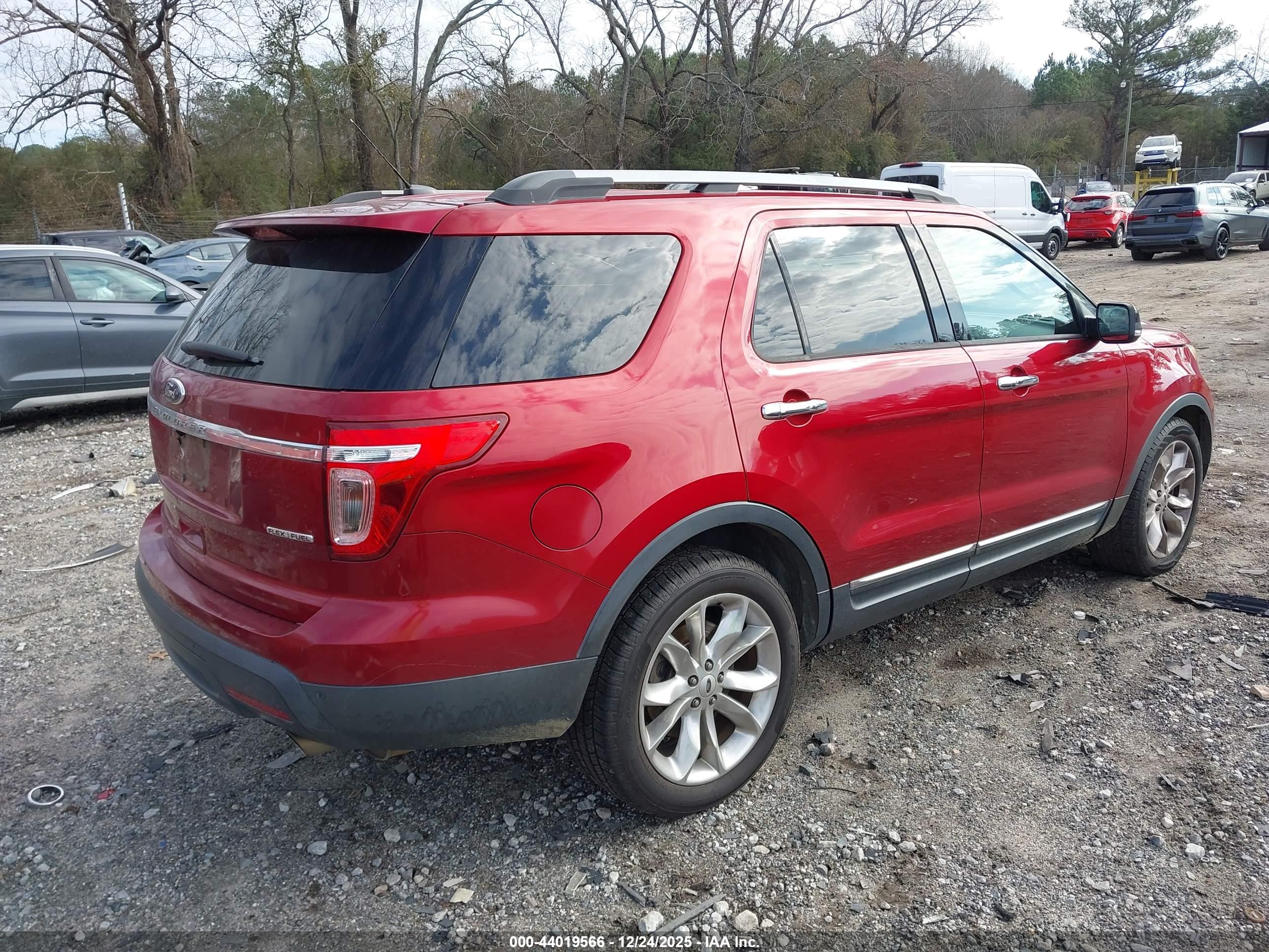 FORD EXPLORER image 4