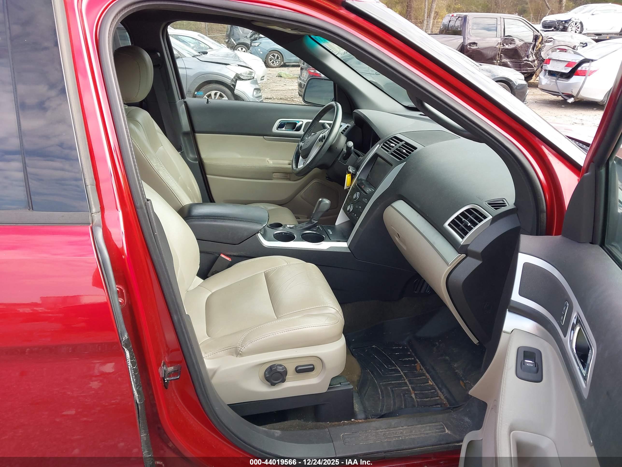 FORD EXPLORER image 5