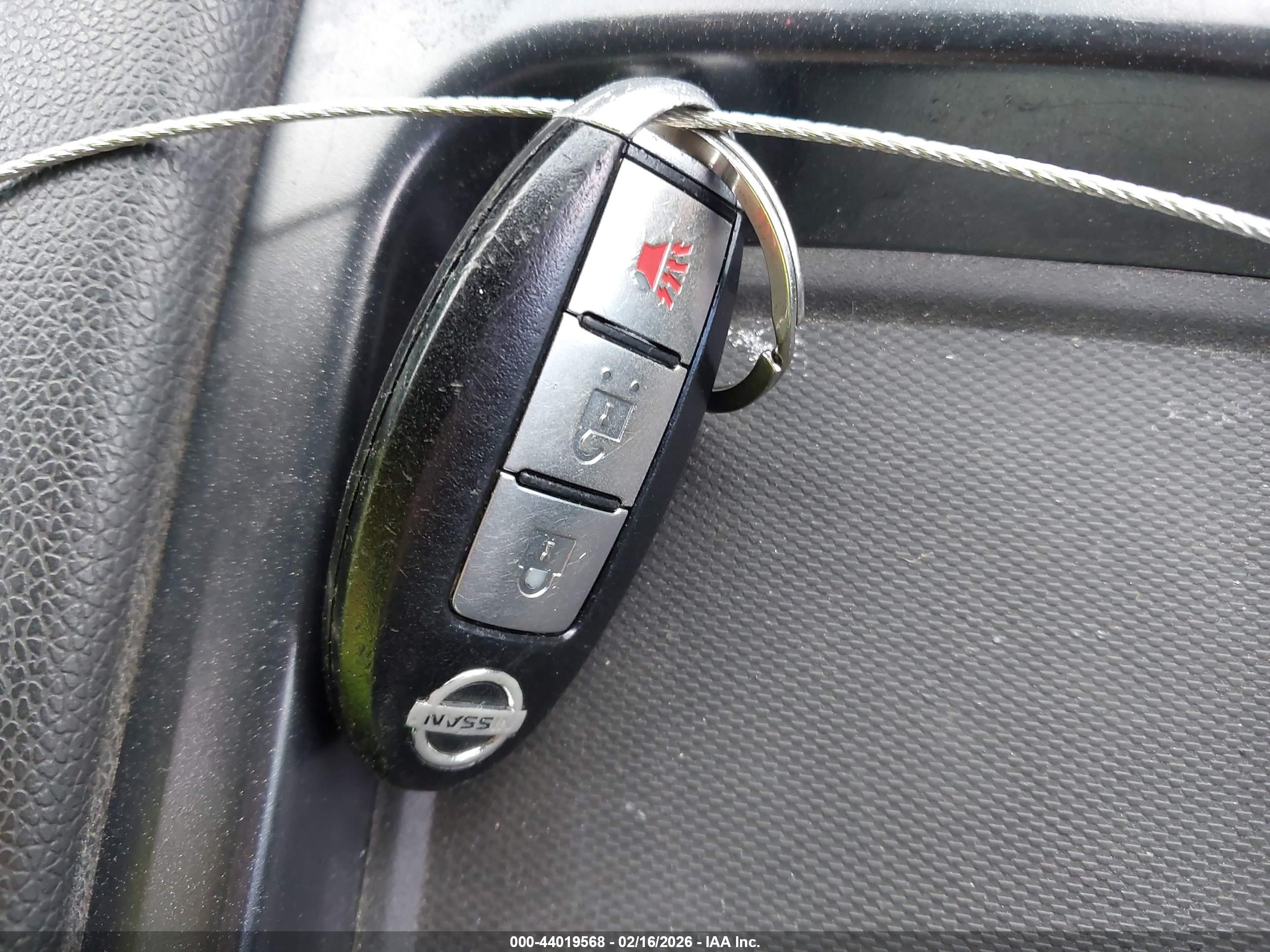 NISSAN VERSA image 11