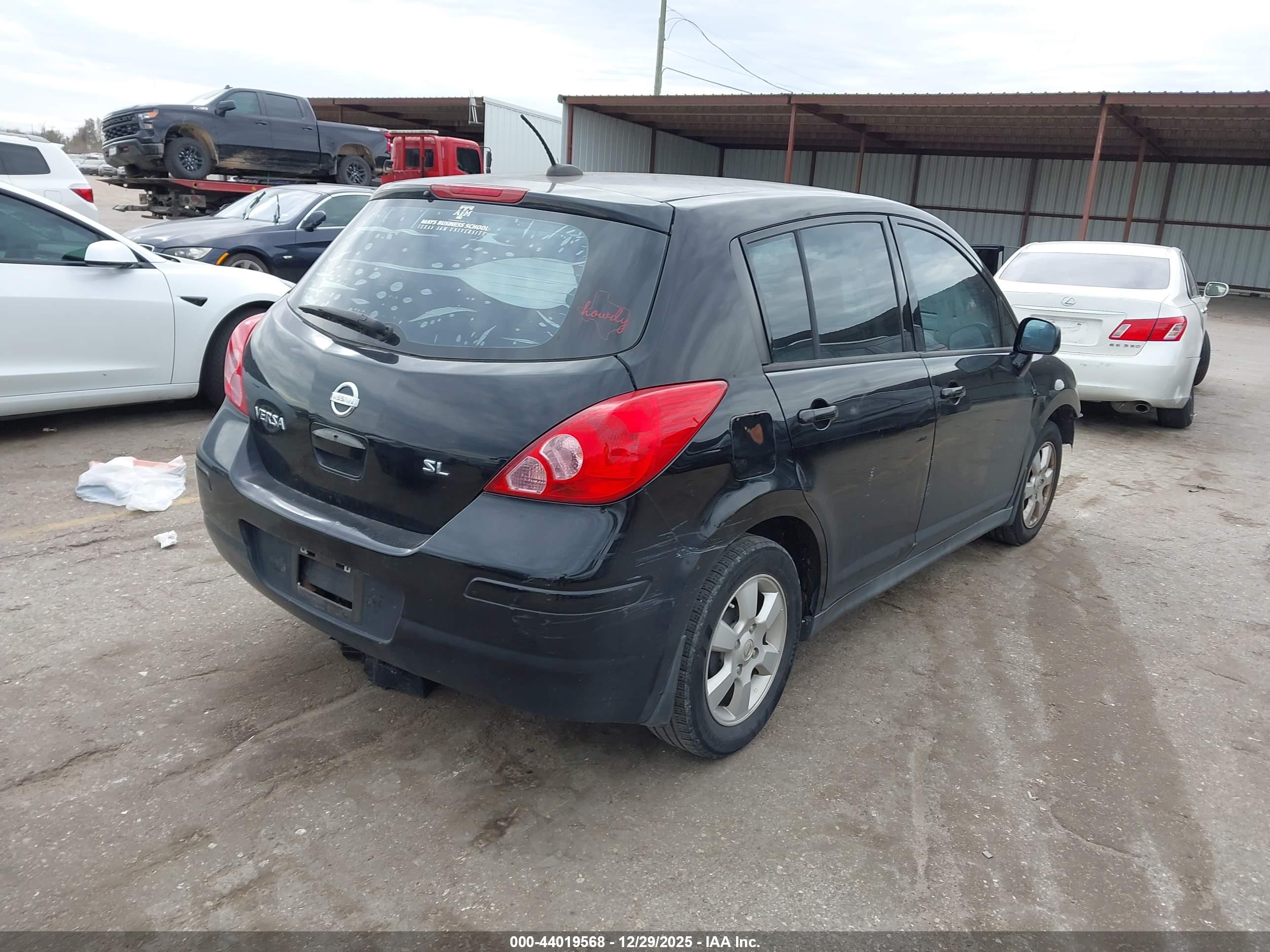 NISSAN VERSA image 4