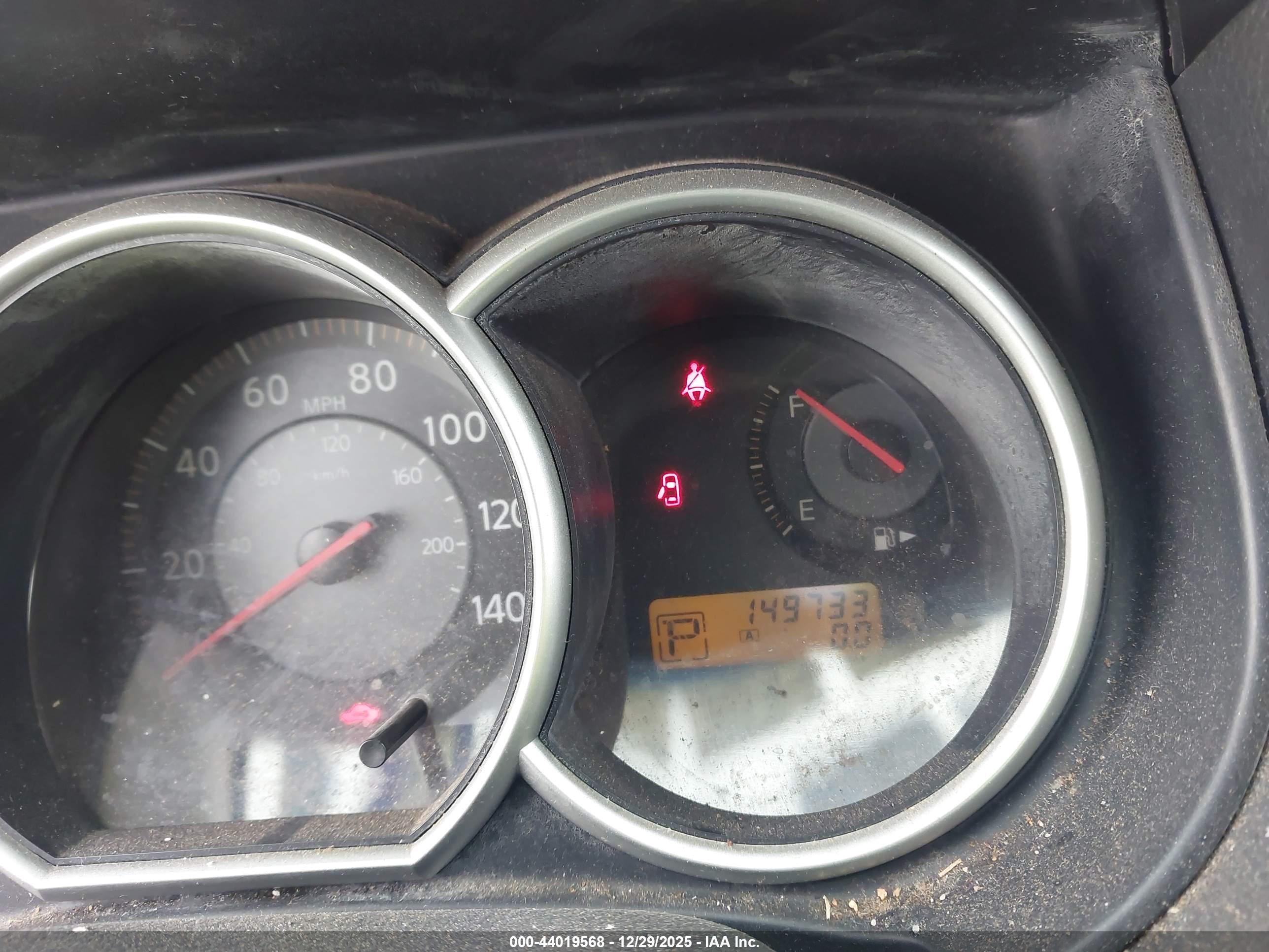 NISSAN VERSA image 7